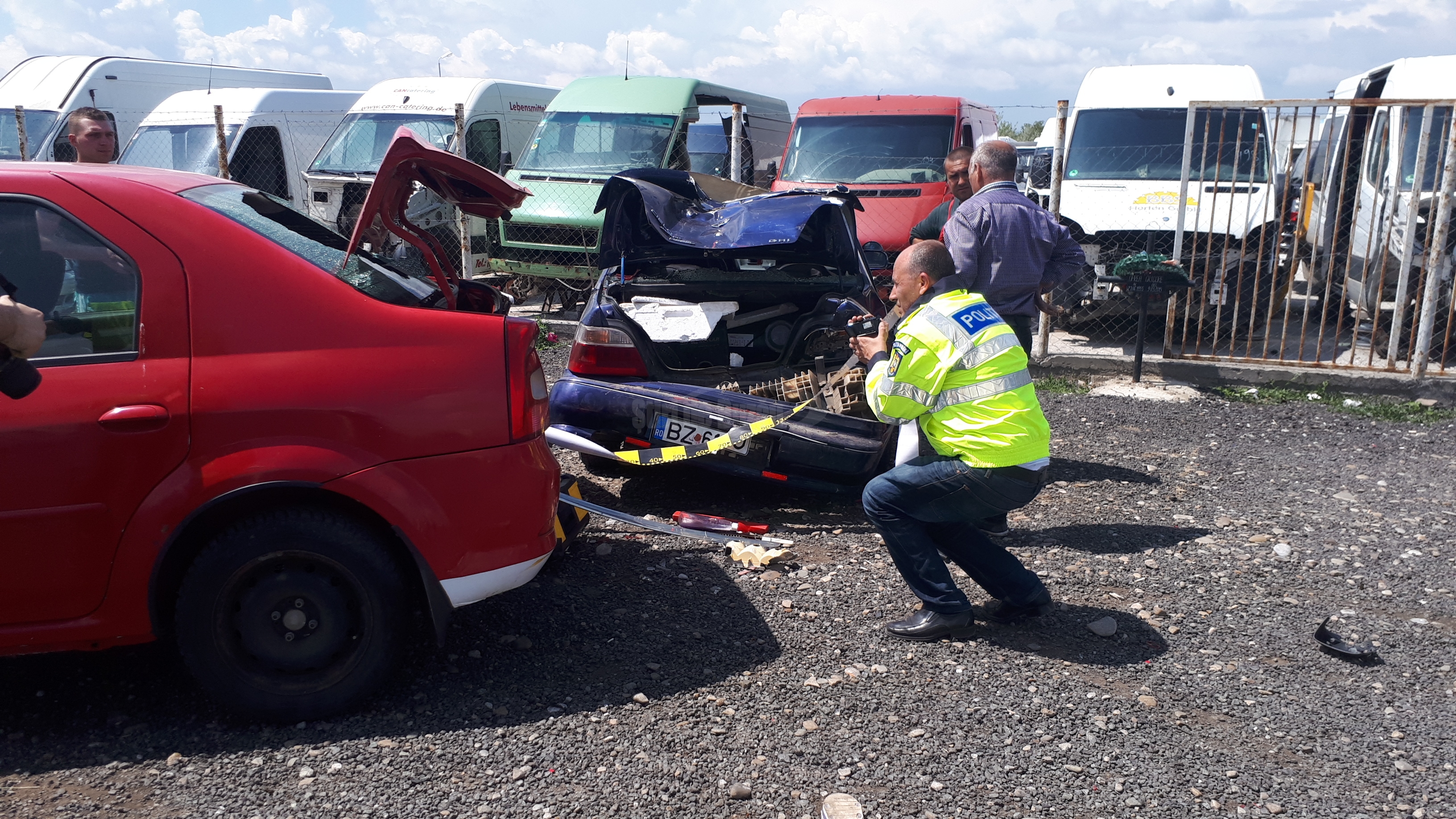 O familie a fost spulberată într-un accident între Râmnicu Sărat și Buzău. Un băiețel, printre cei patru răniți duși la spital