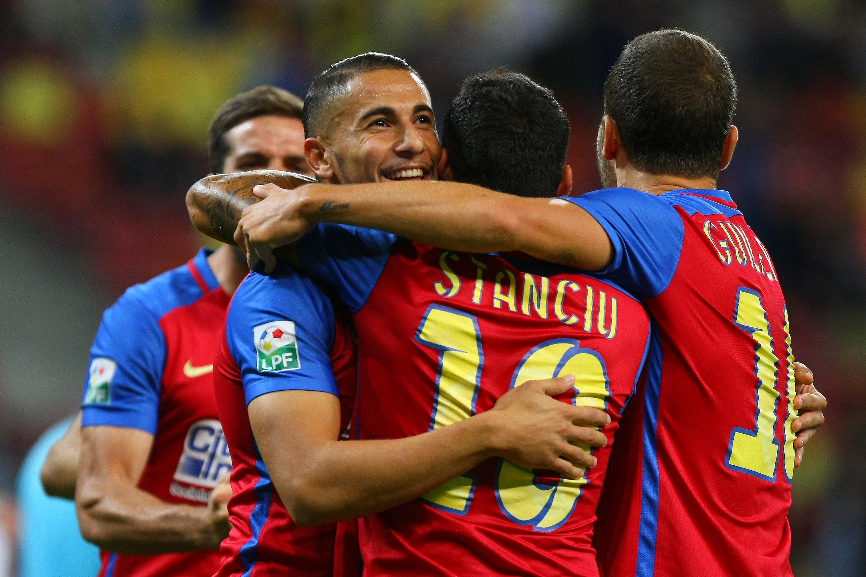 Liga I: Steaua - FC Voluntari 3-1. ^Hamroun, Chipciu și Stanciu l-au ridicat de pe bancă pe Rădoi, antrenorul fără licență al campioanei. Odată cu el, și pe ”principalul”-marionetă Țiți Dumitriu / GALERIE FOTO