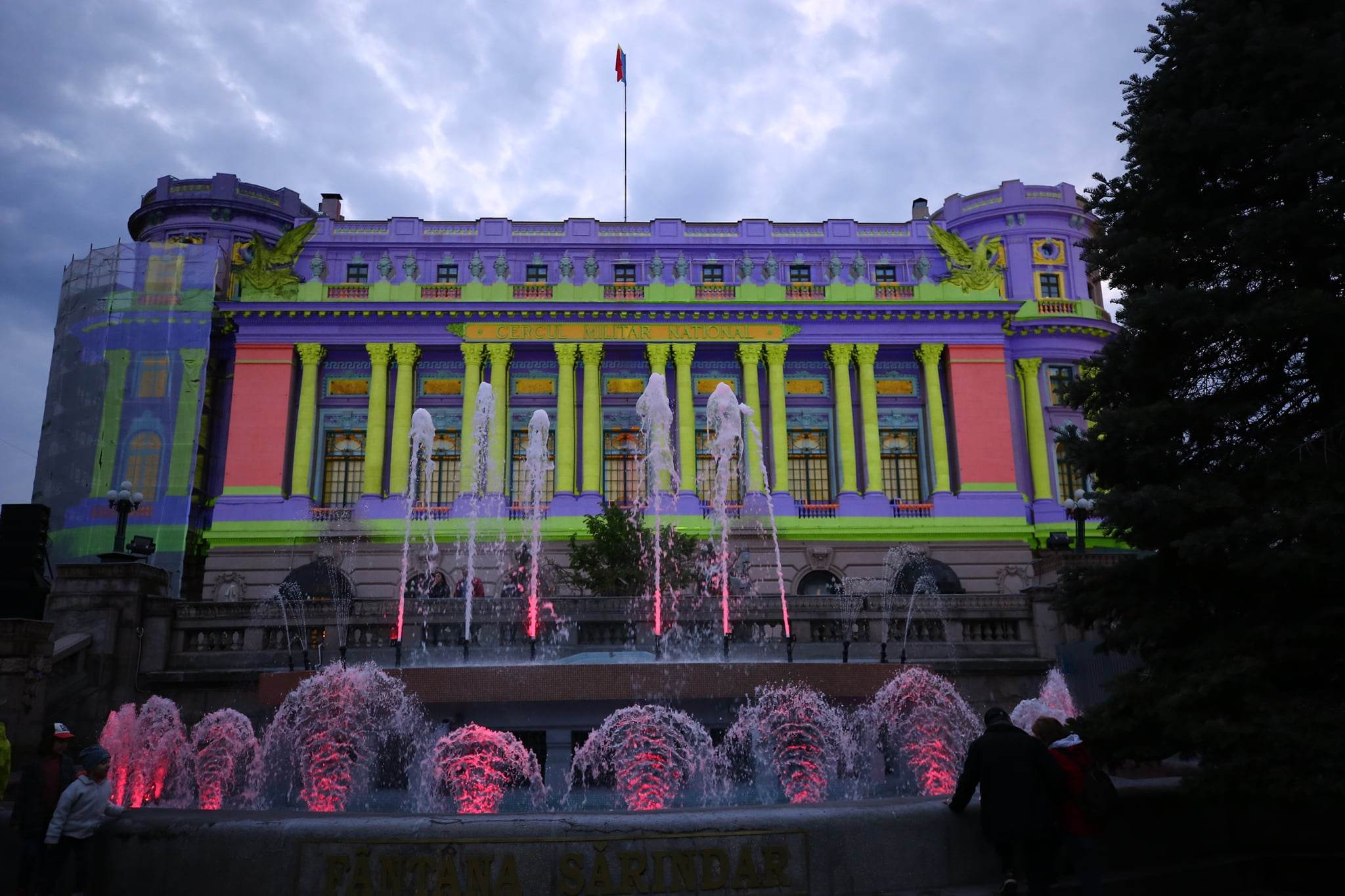 Spotlight 2023. Imagini spectaculoase surprinse pe Calea Victoriei de la festivalul luminilor