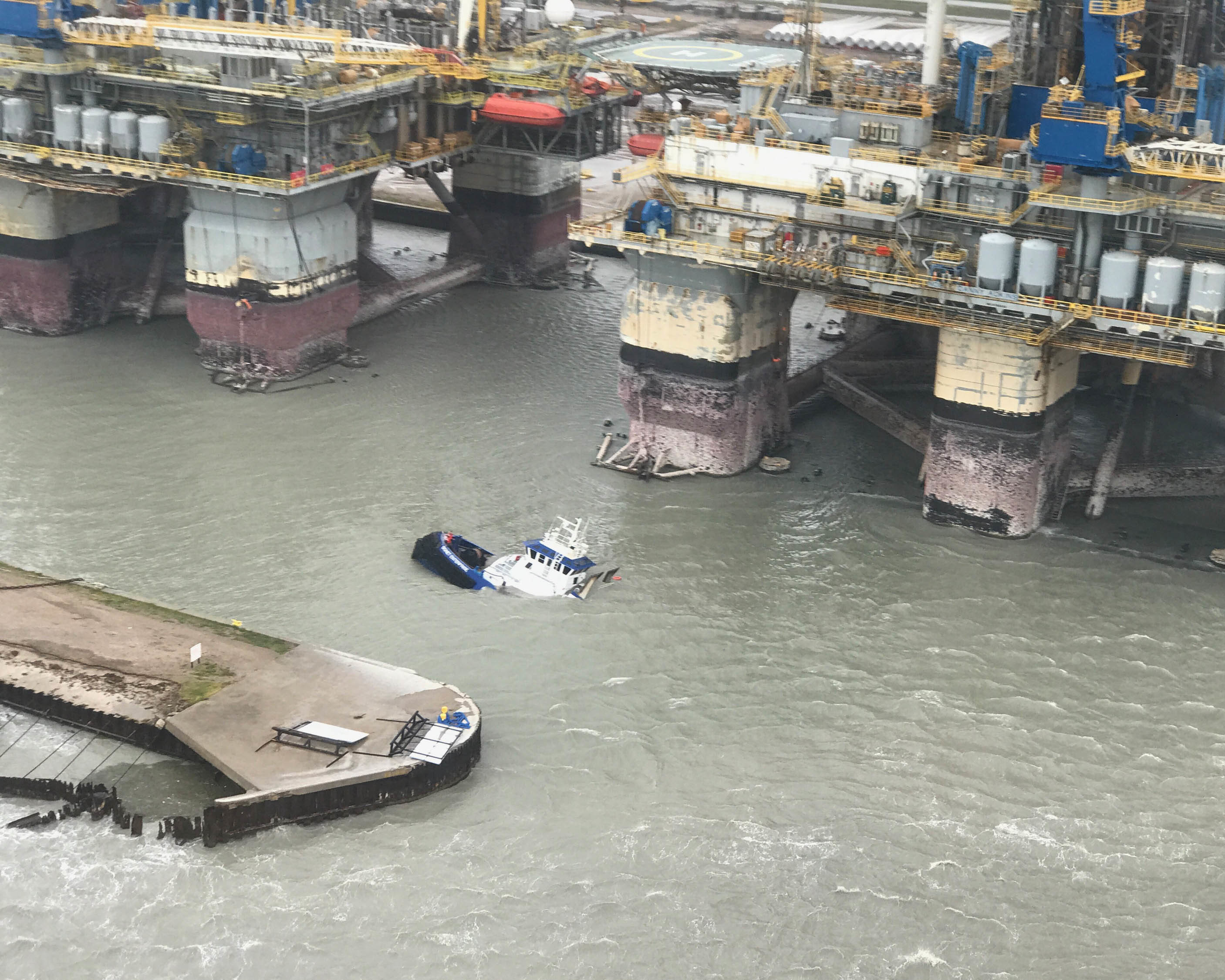 FOTO | Uraganul Harvey crește din nou în intensitate și ar putea lovi a doua oară Houston. Nouă persoane și-au pierdut viața