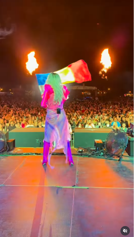 Cum au apărut Smiley și Loredana Groza pe scena Untold 2026. Val de critici pe internet: „Să nu mai vină data viitoare”