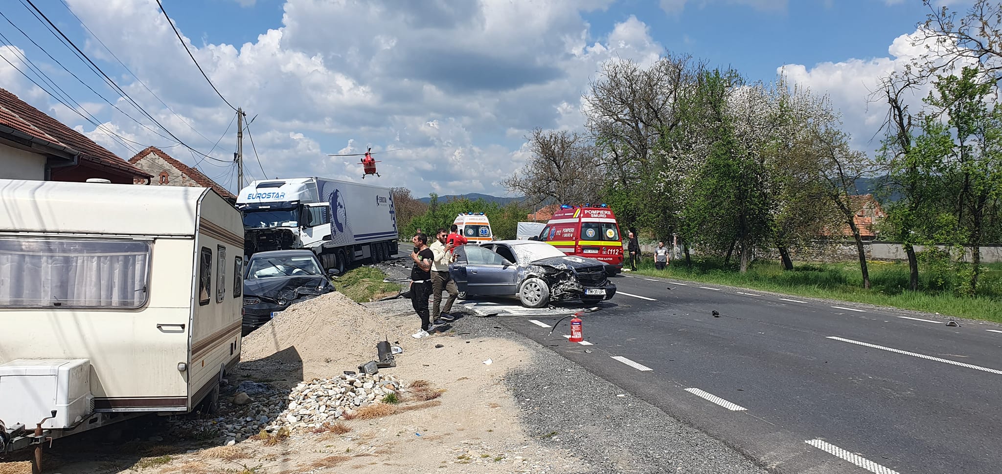 Accident grav pe DN 6, între Caransebeş şi Lugoj. O persoană a murit şi alte patru au fost rănite