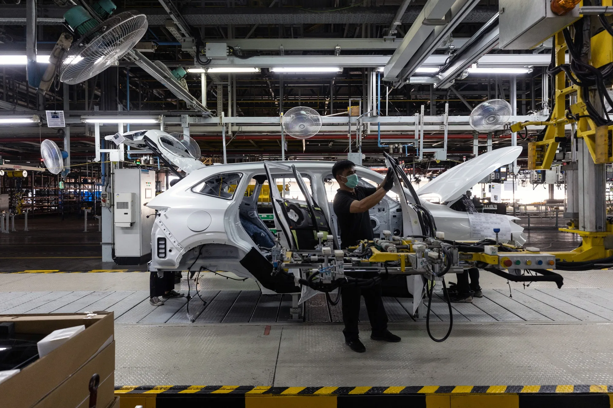  Mercedes eyes sharing South Africa factory with China's GWM