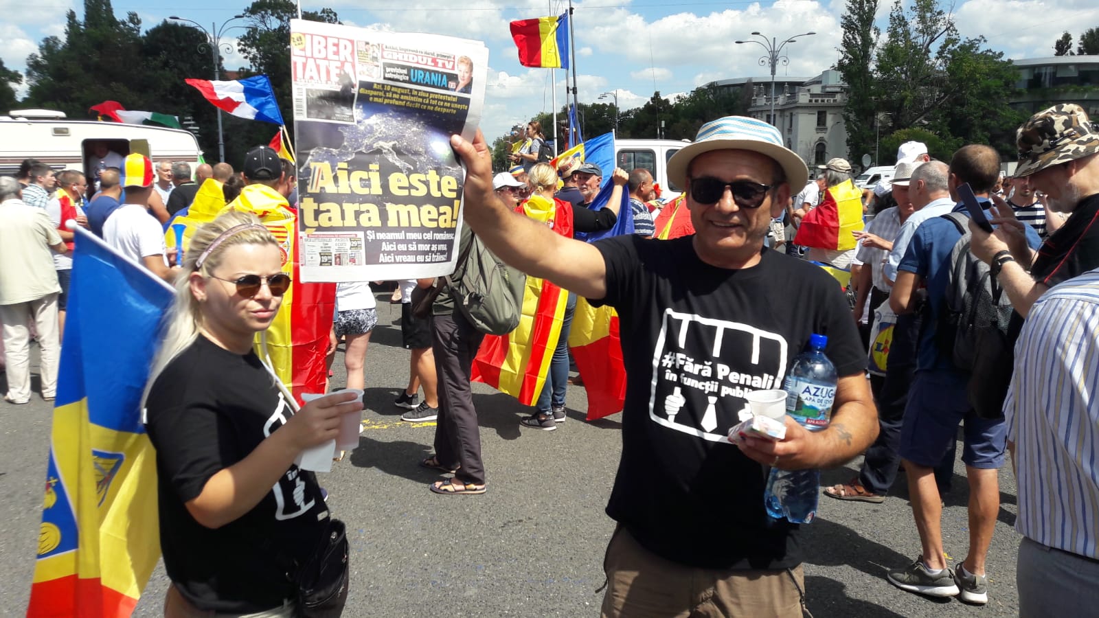 FOTO/Libertatea din piață. ”Aici e țara mea și neamul meu cel românesc”