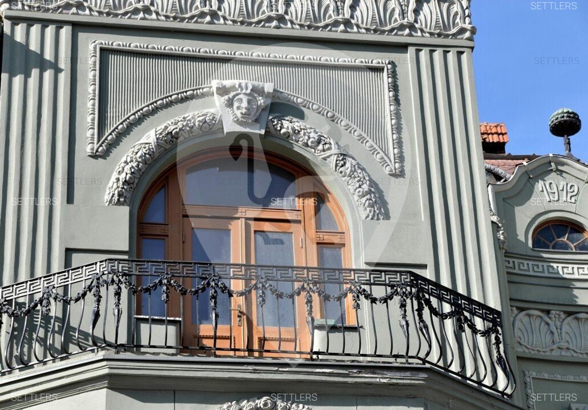 Brașovul scoate la vânzare un palat spectaculos din inima orașului, cu vedere spre Tâmpa, la preț de penthouse în centrul Bucureștiului
