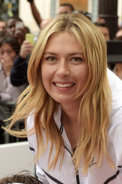La Paris, rusoaica Maria Sharapova a dat în mintea copiilor / GALERIE FOTO