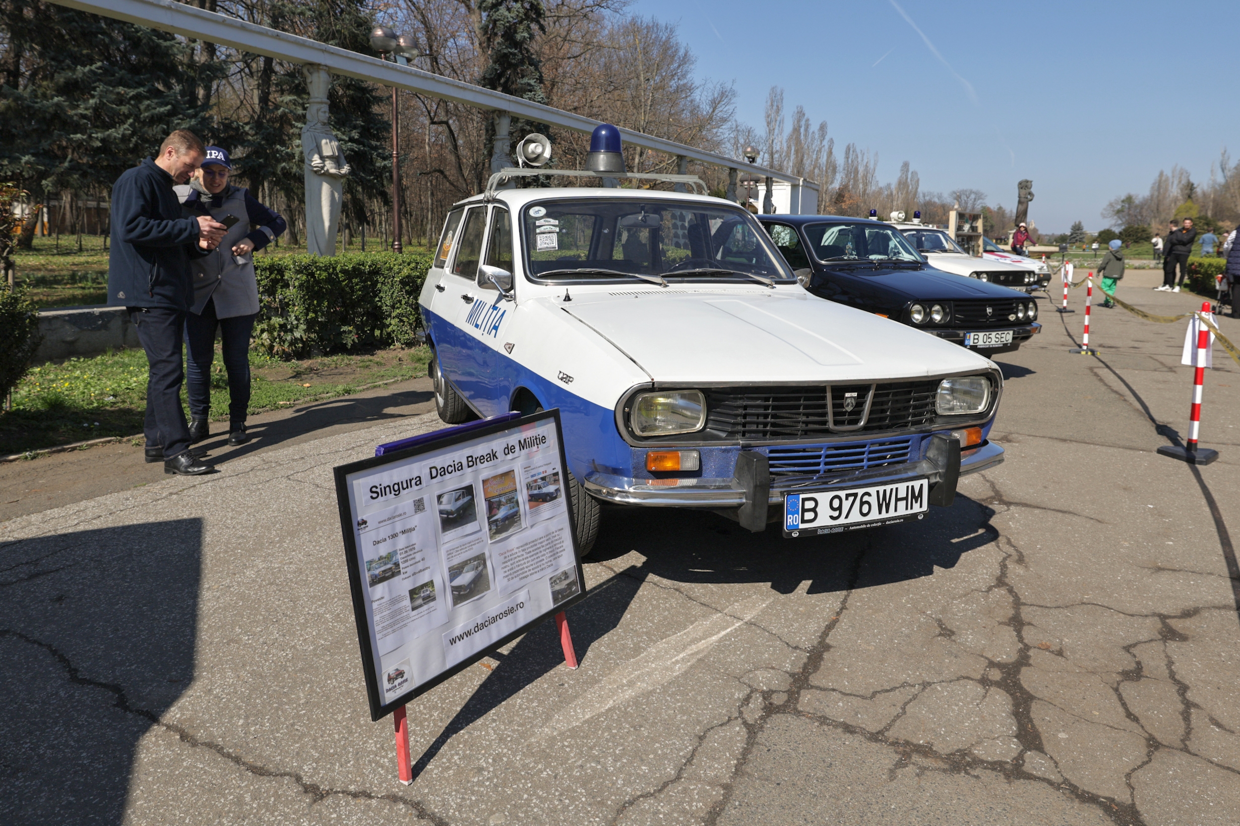 FOTO. Ziua Poliției Române, sărbătorită în avans. Sute de persoane în Parcul Herăstrău, unde au putut vedea echipamentele din dotarea Poliţiei