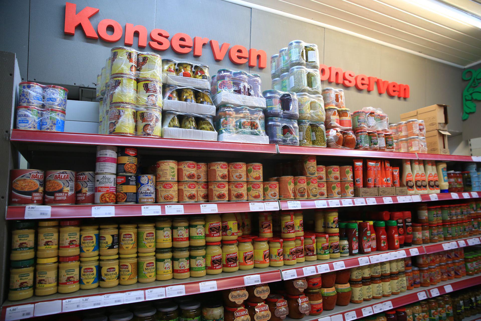 Cât costă kilogramul de urechi de porc și pateul de ficat în magazinul din Austria al unui comerciant român