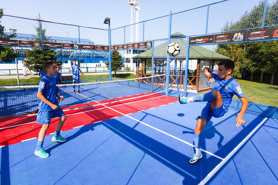 Juniorii de la Academia Hagi fac antrenamente suplimentare de padbol / GALERIE FOTO