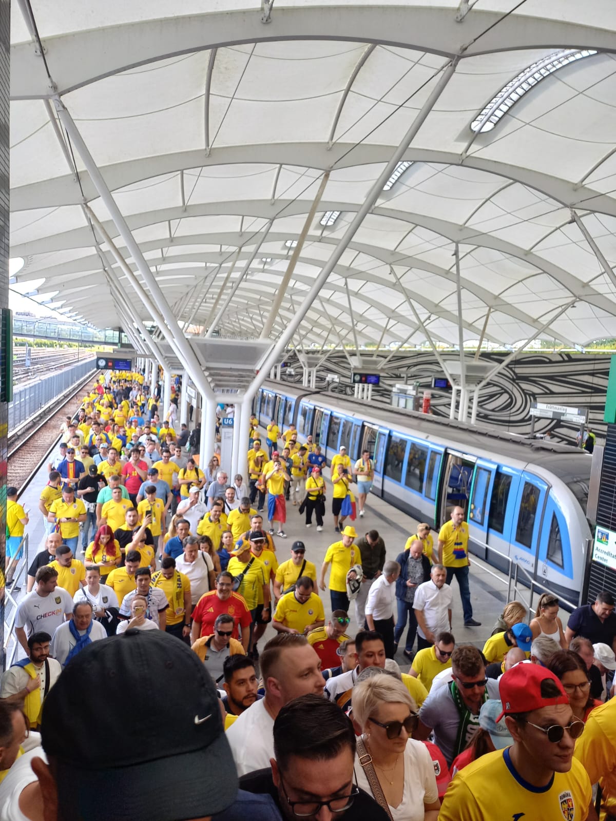 Suporterii români au ajuns la stadion: „Nebunie, frate!” | FOTO