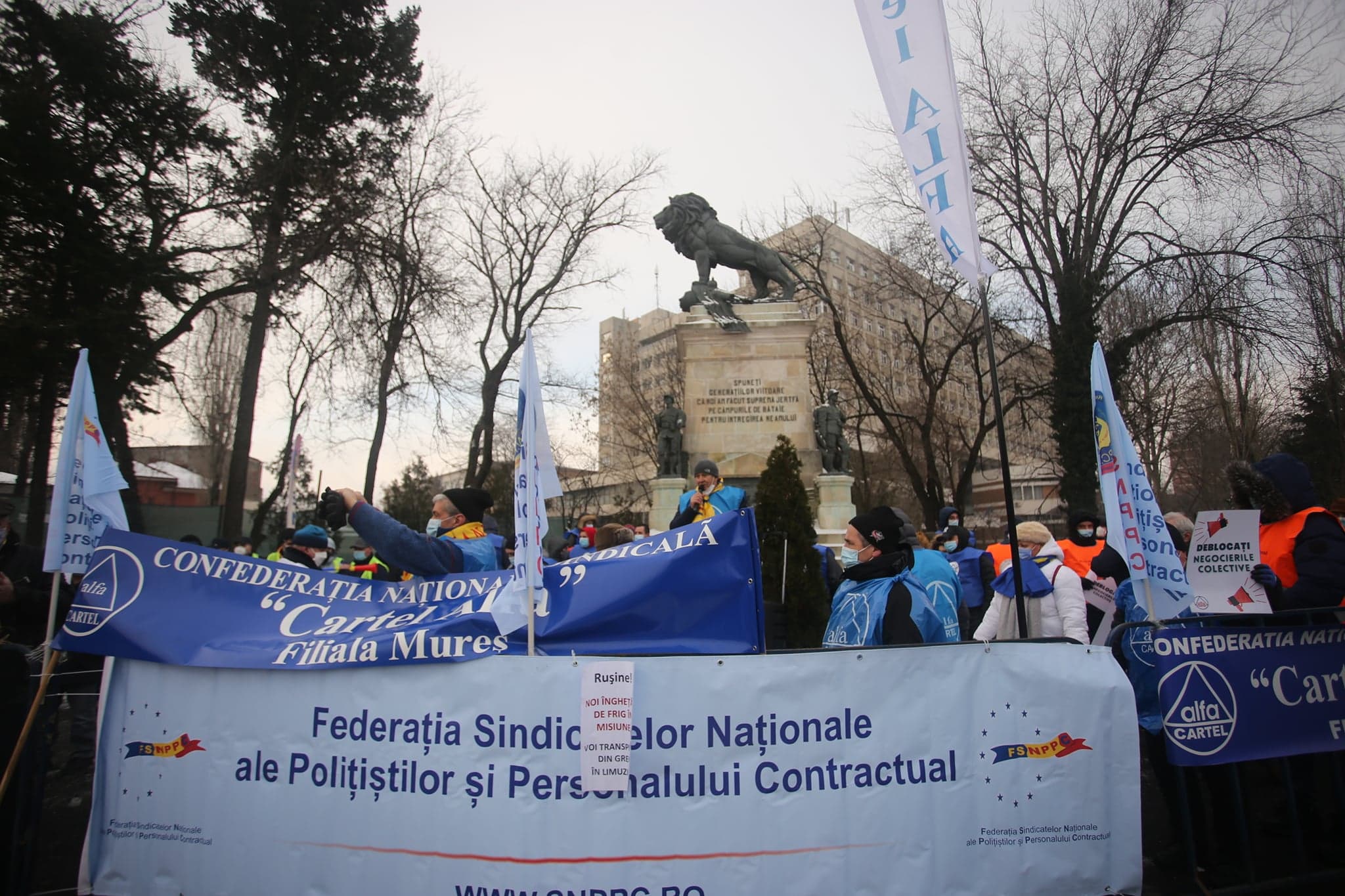 Protest în fața Palatului Cotroceni, pentru salarii și pensii mai mari