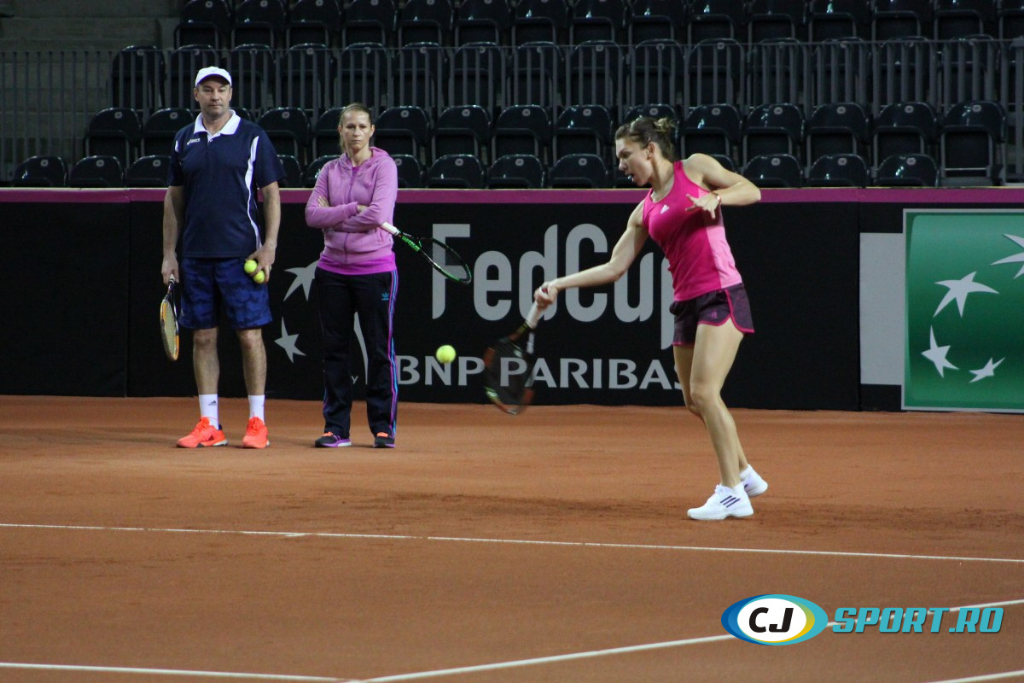Fed Cup. Simona Halep a intrat în sală. Imagini de la primul antrenament al liderului României