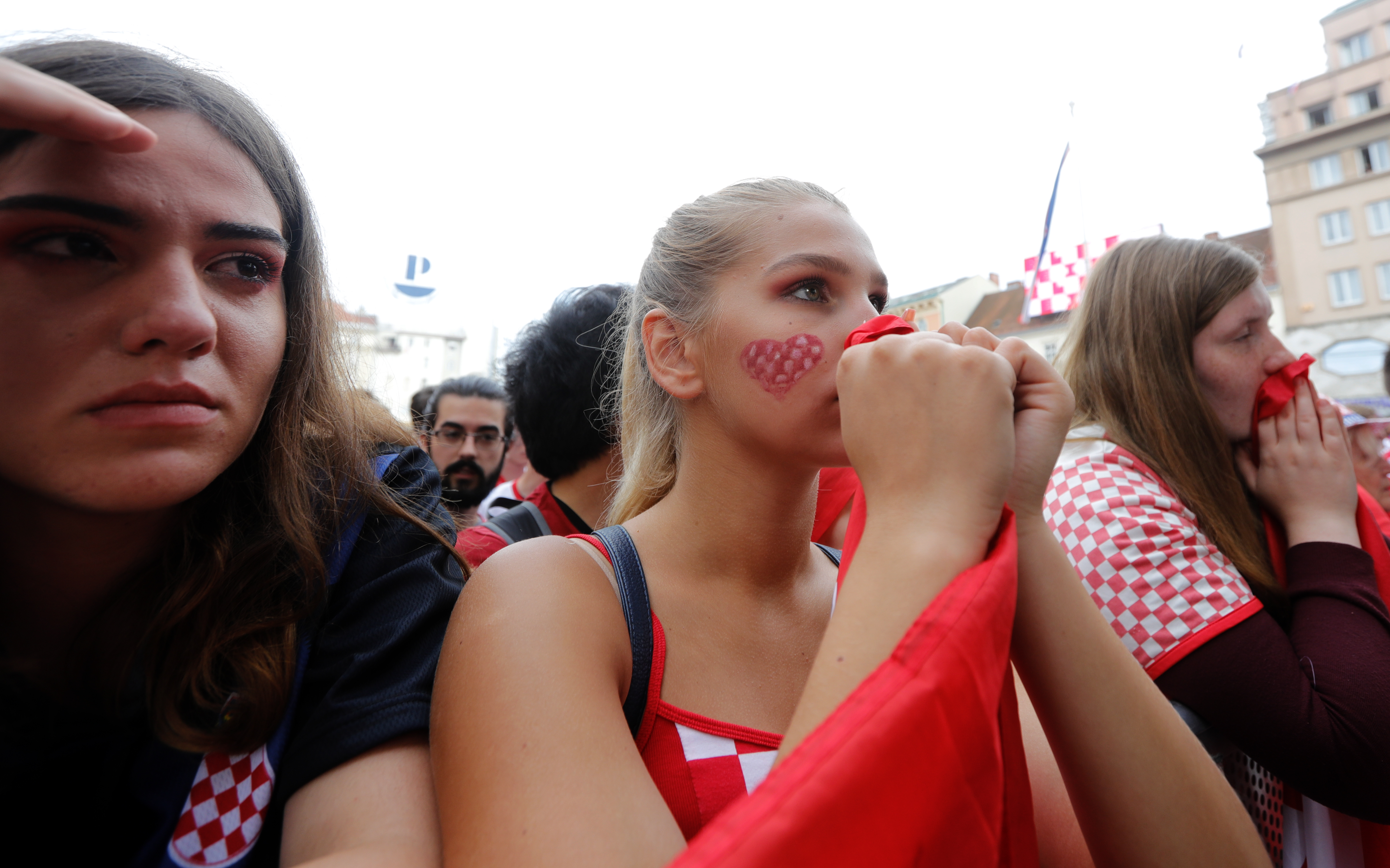FOTO /  Cum au reacționat fanii croați, după ce Franța a câștigat Cupa Mondială. Imagini din Zagreb