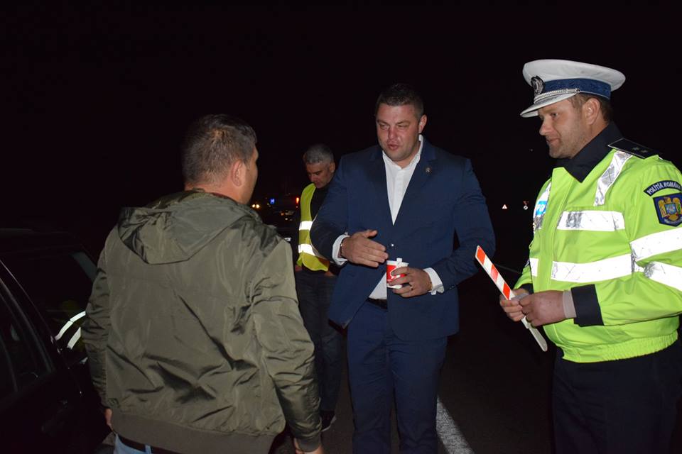 De ce a făcut cinste cu 100 de cafele prefectul de Vaslui șoferilor din trafic. O campanie de prevenire a oboselii la volan/ FOTO