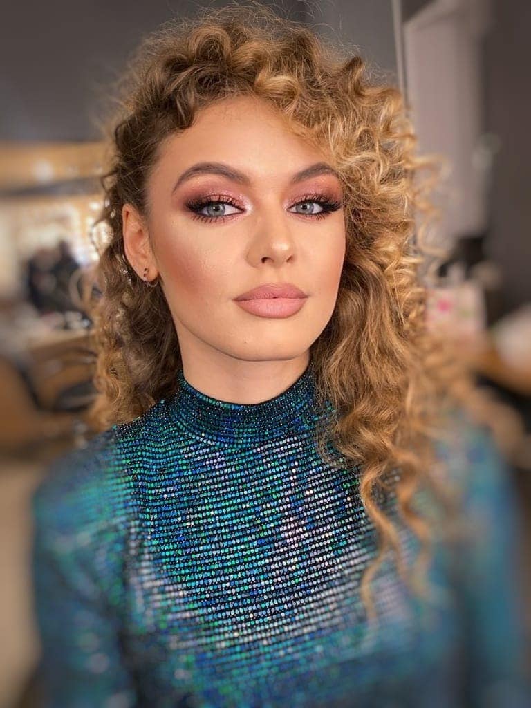 Cine este Melisa Antonesi, finalistă la „Vocea României” 2023, sezonul 11. E stabilită în Marea Britanie, unde muncește ca recepționeră