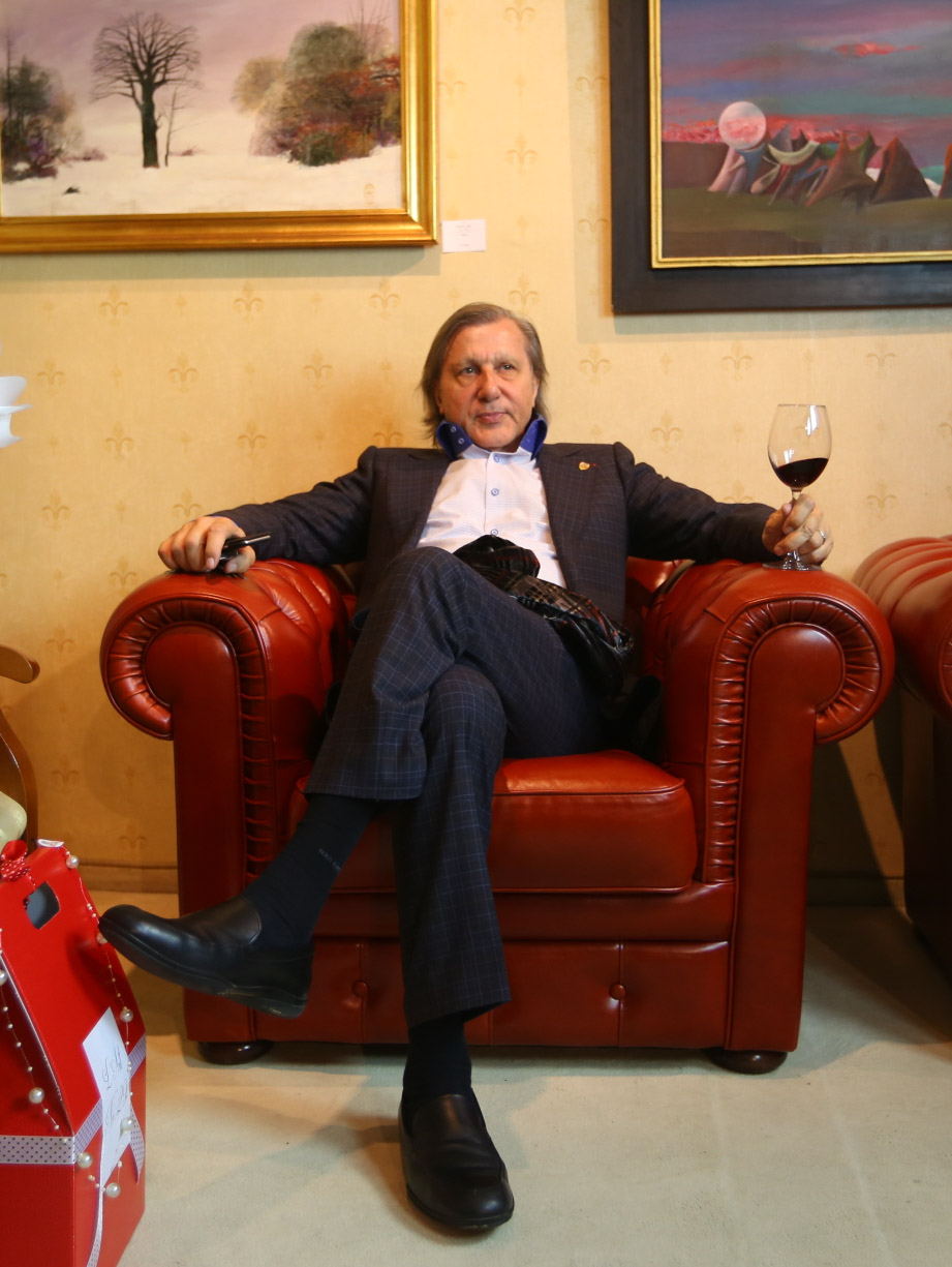 Coșmarul vieții lui. Ilie Năstase a fost confundat cu Țiriac! ”Eu am crezut că semăn cu Florin Piersic”. După ce a dat Mărțișoare, ”Nasty” a aterizat la o lansare de genți