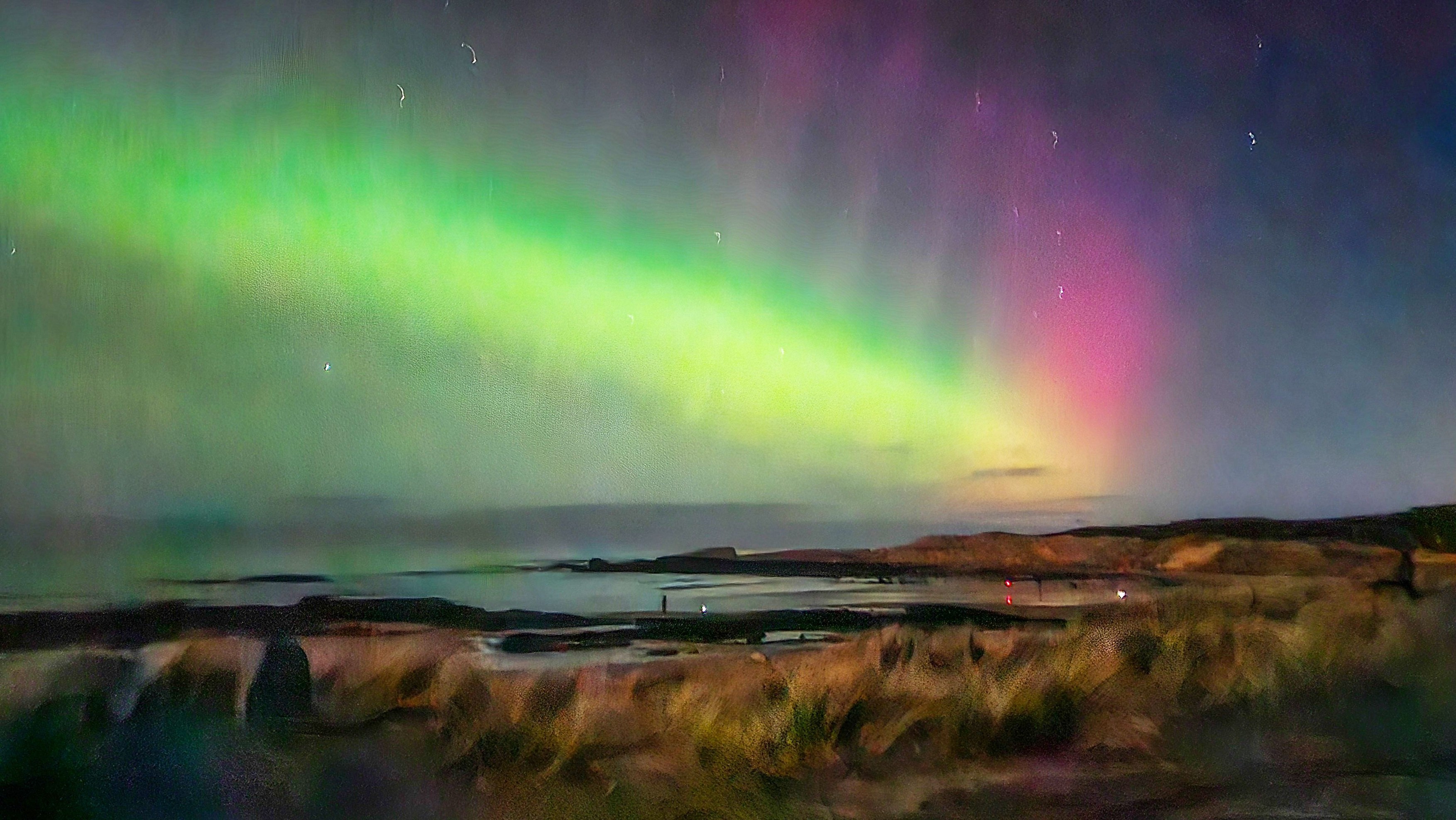 Imagini spectaculoase cu aurore boreale surprinse pe cerul din Marea Britanie