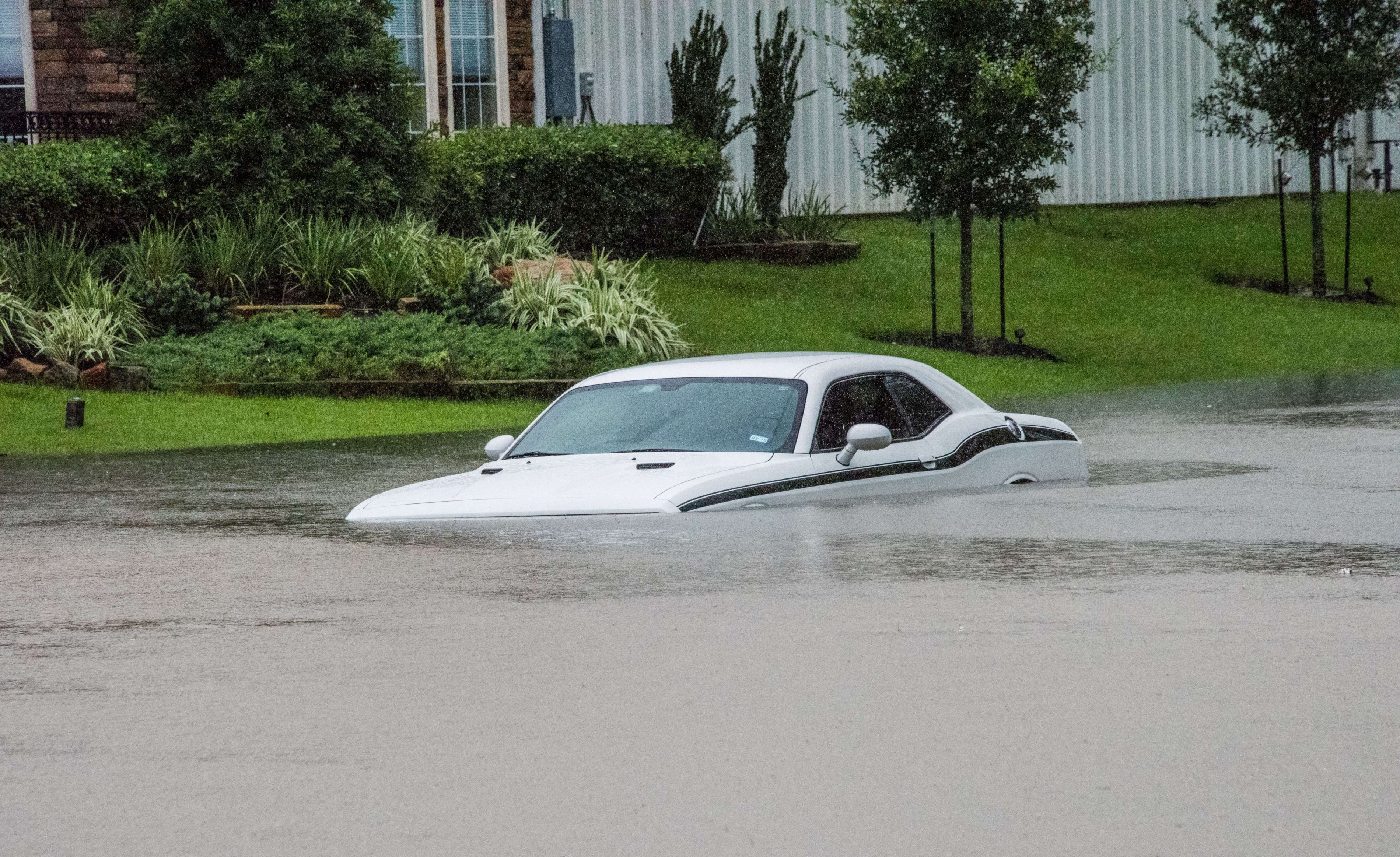 FOTO | Uraganul Harvey crește din nou în intensitate și ar putea lovi a doua oară Houston. Nouă persoane și-au pierdut viața