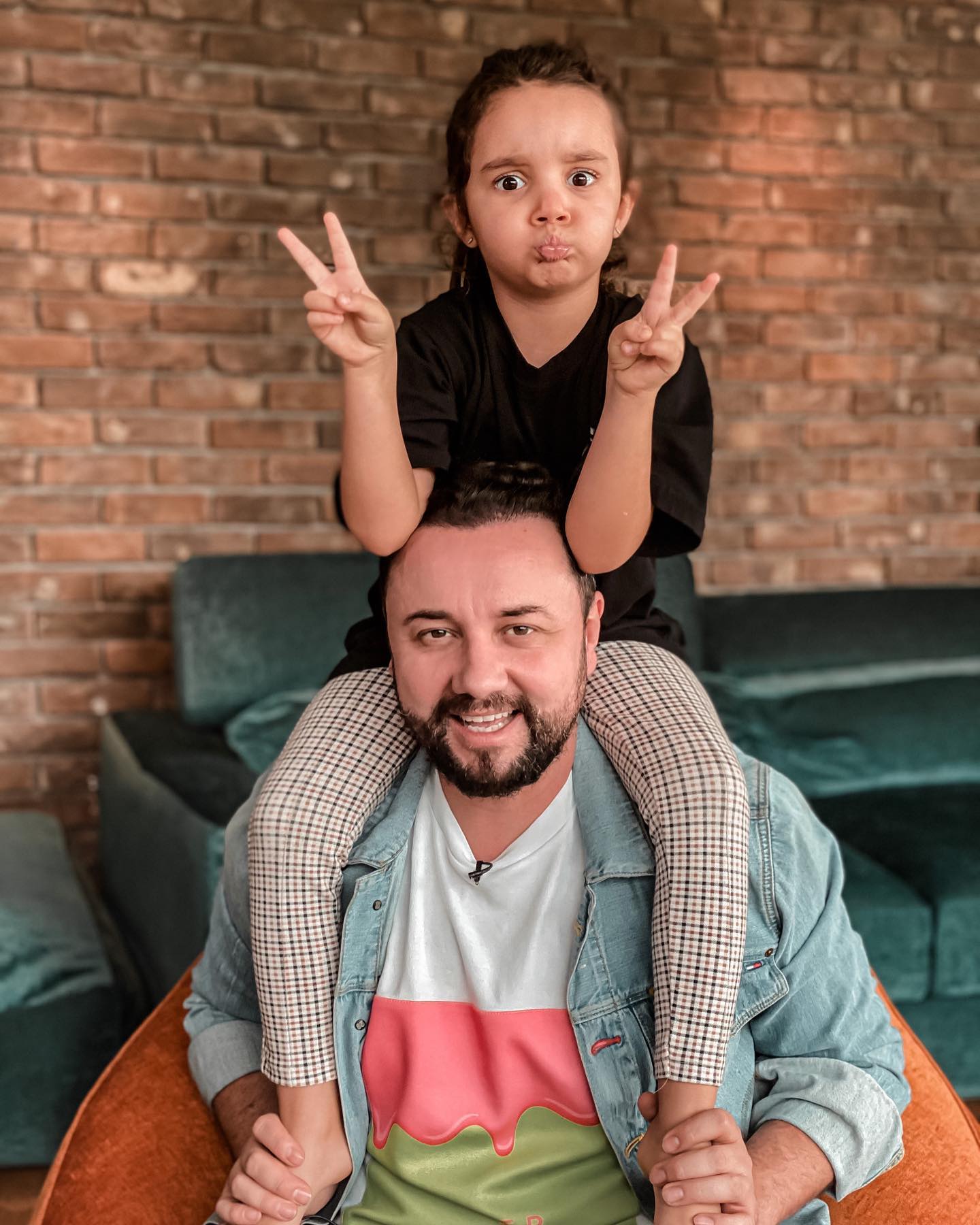 Casa de 1 milion de euro în care locuiesc Andra și Cătălin Măruță e dotată și cu un studio de muzică: „Eva și David pot să-și exerseze pasiunile”