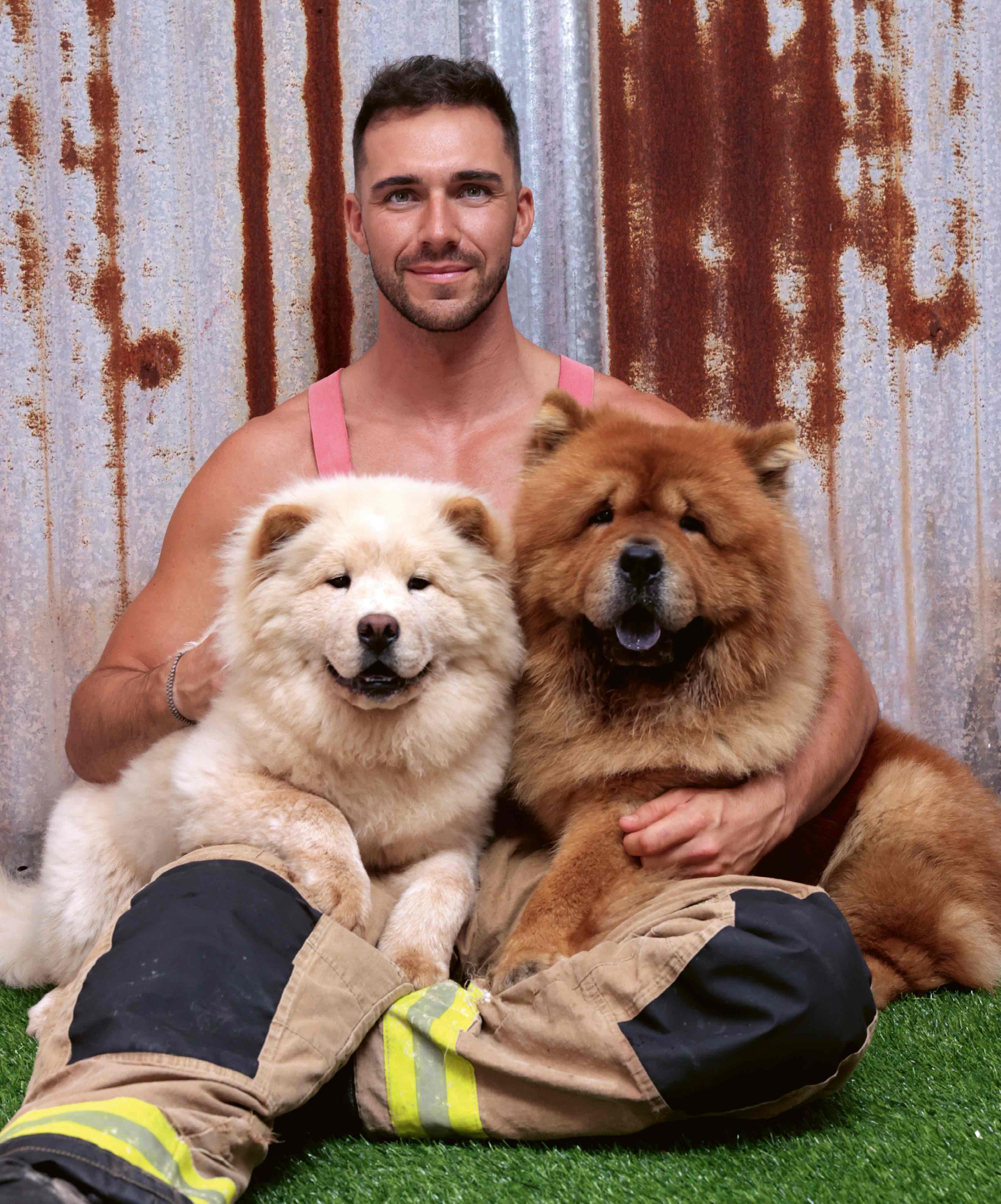 Pompieri cu brand. Salvatorii australieni au pozat în scopuri nobile, banii merg la organizații ce protejează animalele și la copiii bolnavi de cancer