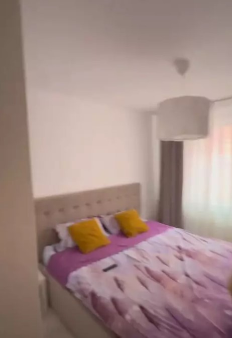 Imagini din apartamentul în care locuiește Amna. Cum arată dormitorul și bucătăria: „Nu îi trebuie nimănui nimic mai mult de atât în viață”