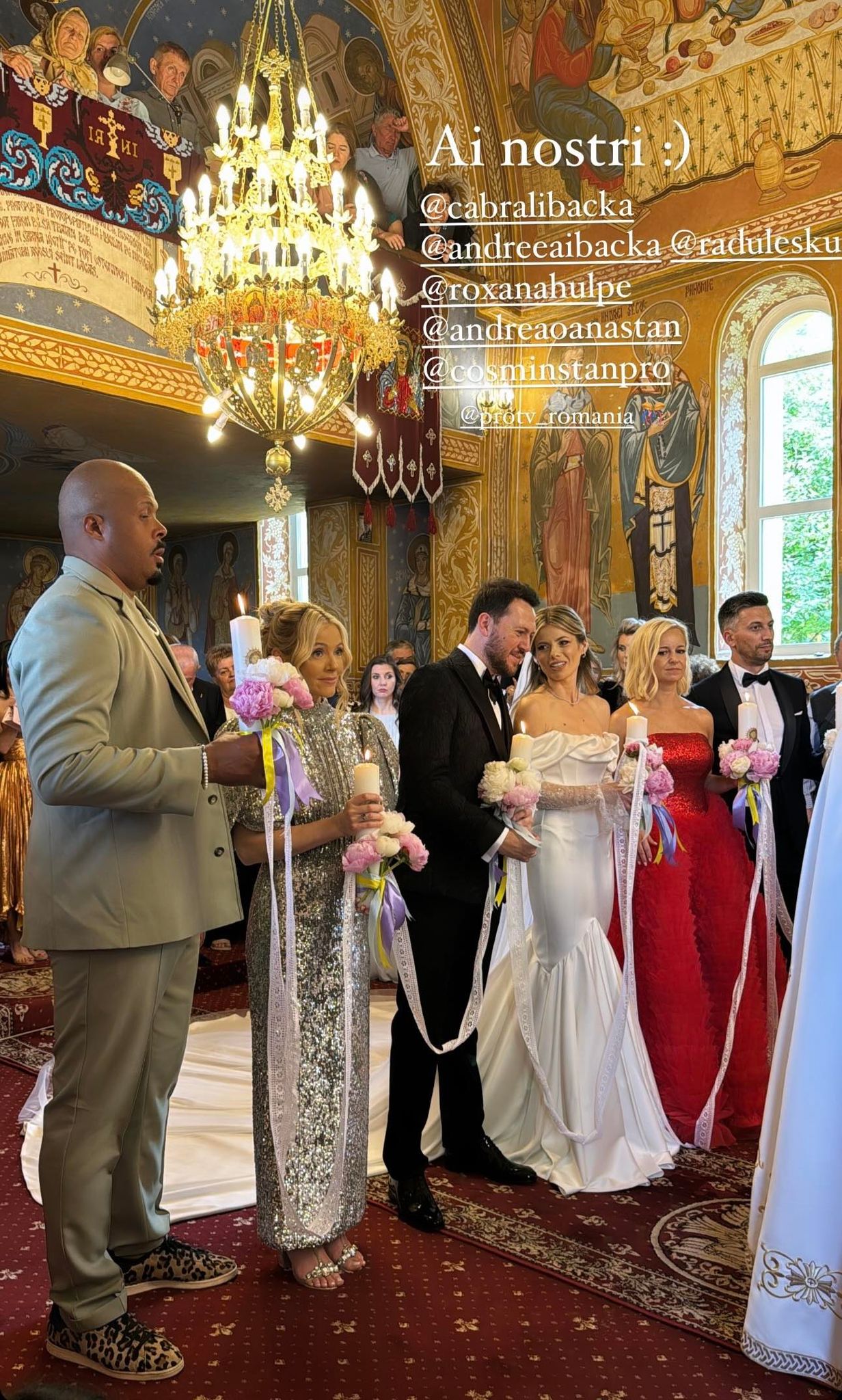 Imagini de la nunta Roxanei Hulpe. Tatăl preot a condus-o la altar, iar Cabral și Andreea Ibacka au fost nași