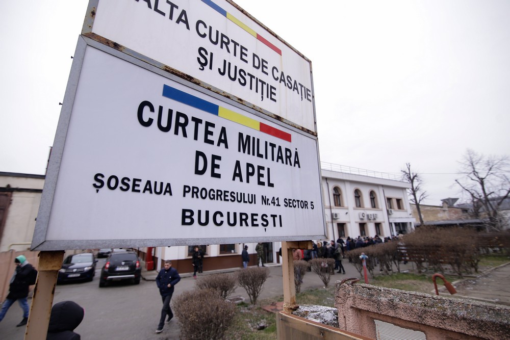 VIDEO/ Incidente la Curtea Militară, unde au fost citate 1.400 de părți civile în dosarul Mineriadei