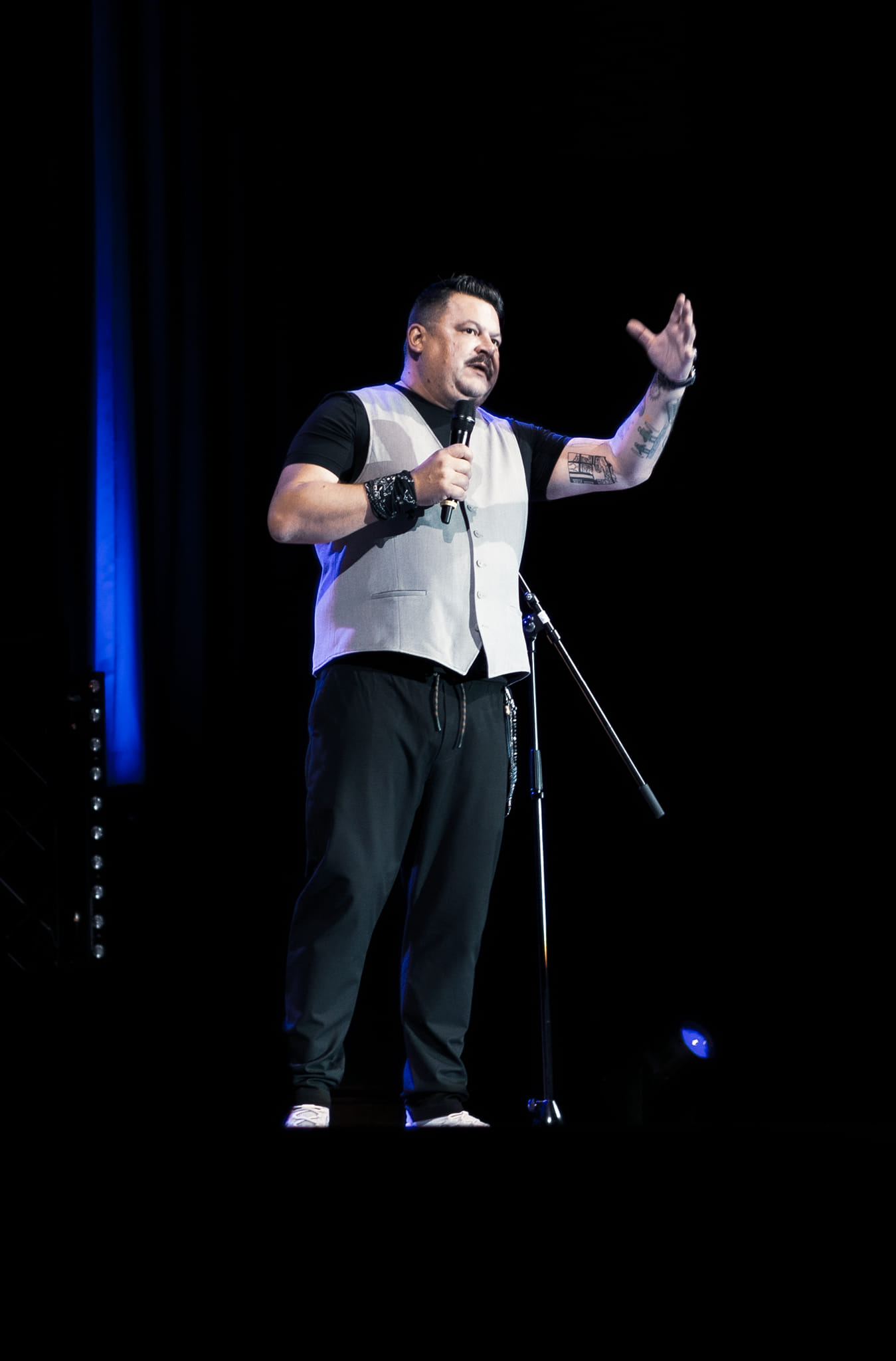 Mihai Bobonete, cu familia la meciul România - Belgia de la EURO 2024: „Îi iau și pe copii”. Cine e și cu ce se ocupă soția comediantului