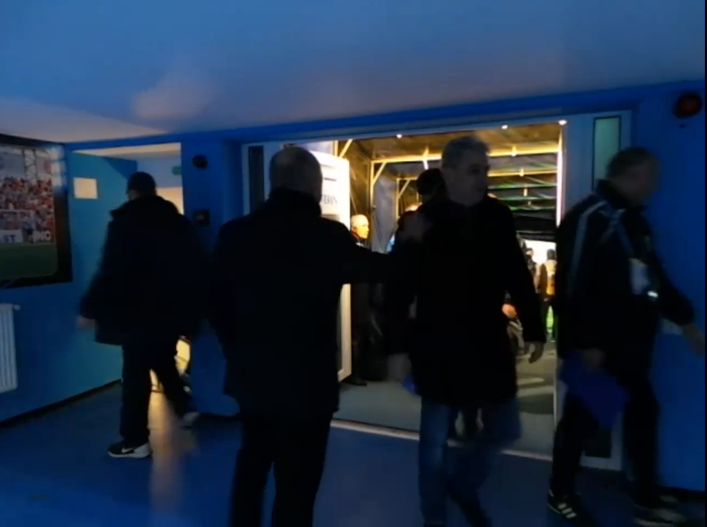 Şumudică a făcut scandal uriaș la pauza meciului cu Viitorul. Antrenorul liderului Astra l-a înjurat ca la uşa cortului pe Benzar şi a urlat la arbitrul Tudor! TOATE reacțiile/ FOTO&VIDEO