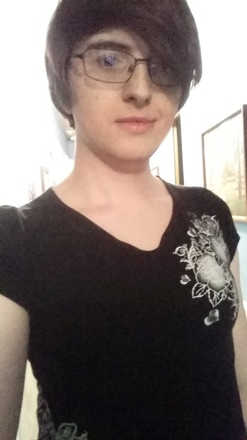 FOTO | O tânără transgender povestește cum un bărbat a încercat să o violeze la prima ei întâlnire ca femeie