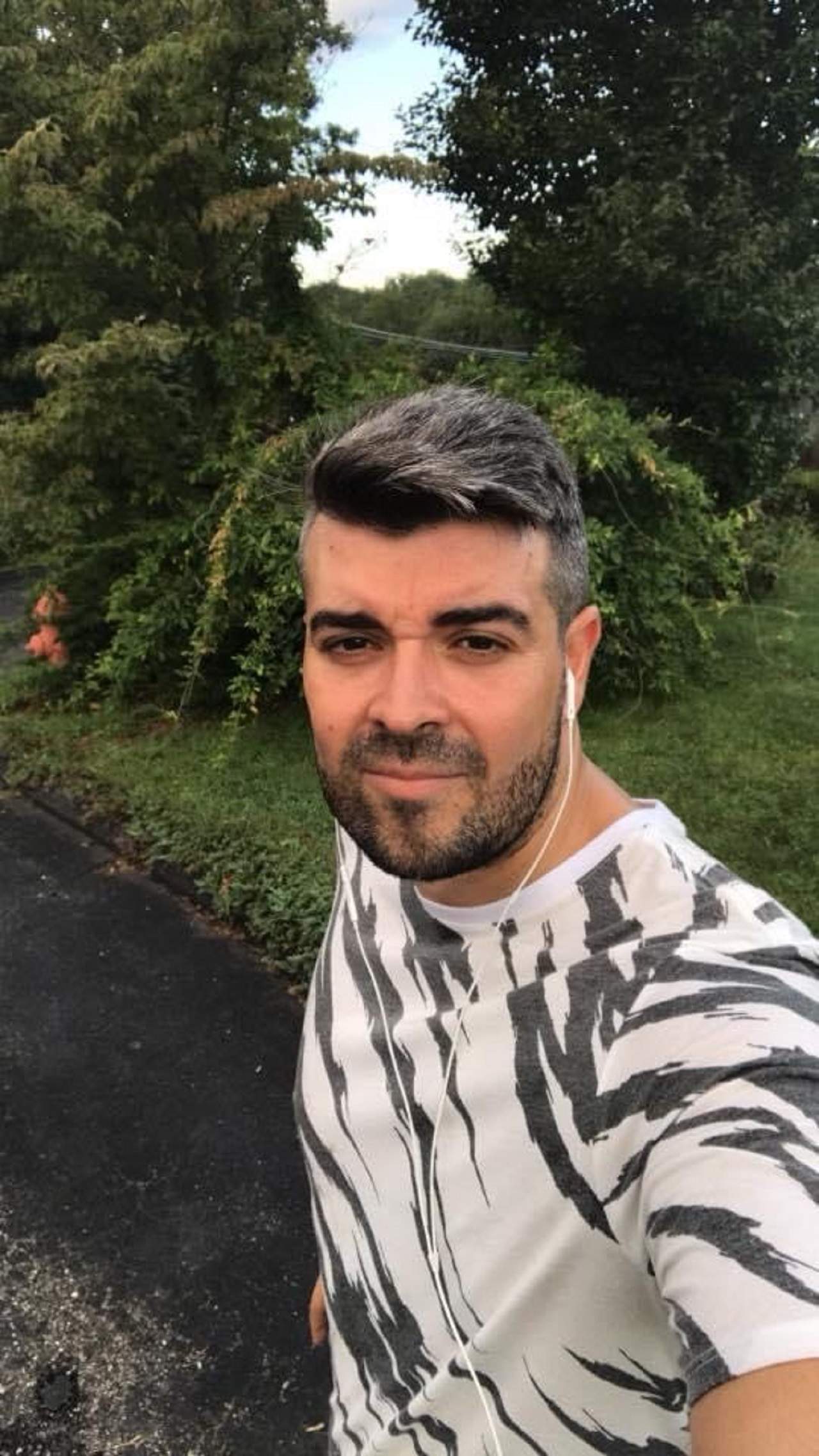Scandal pe un loc de parcare în București. Fratele lui Speak, bătut cu pumnii și picioarele în plină zi