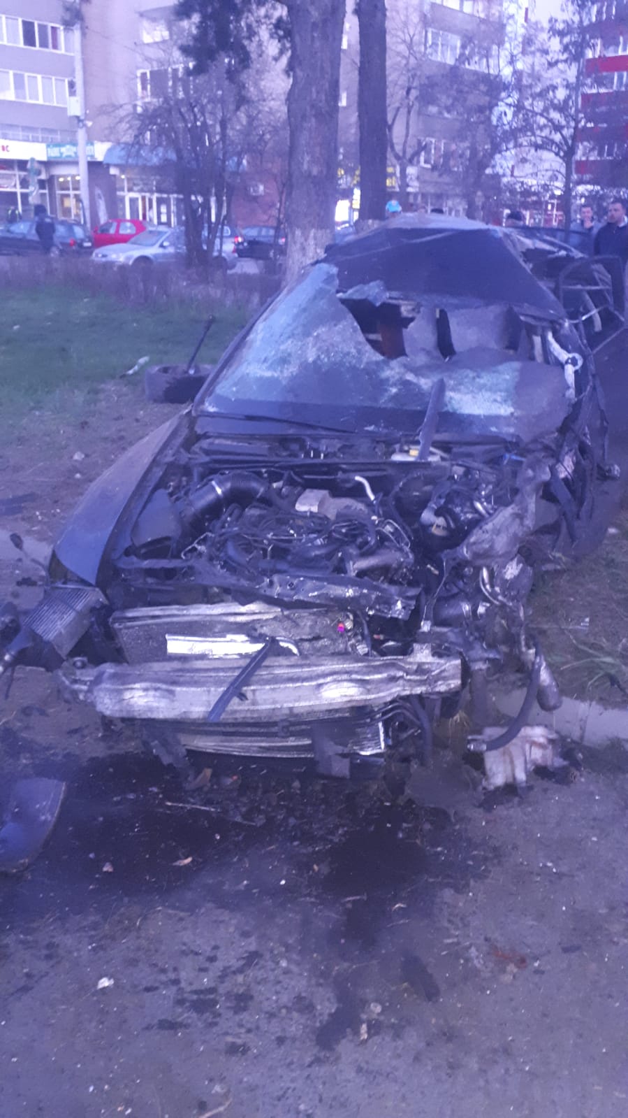Două persoane au murit într-un grav accident auto, lângă gara din Târgu Mureş (FOTO)
