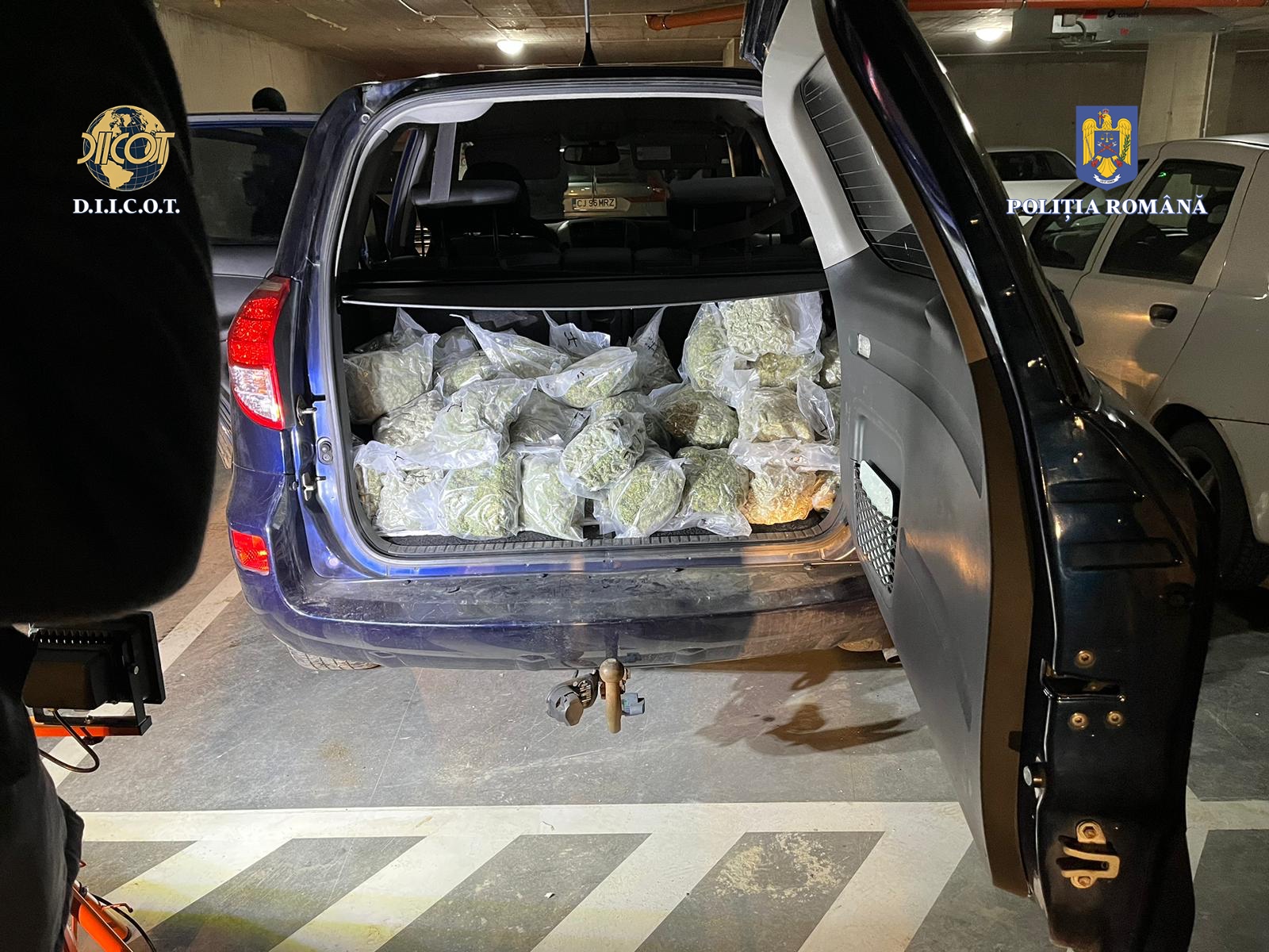 Peste 45 de kilograme de droguri, găsite în Cluj. Trei persoane au fost arestate