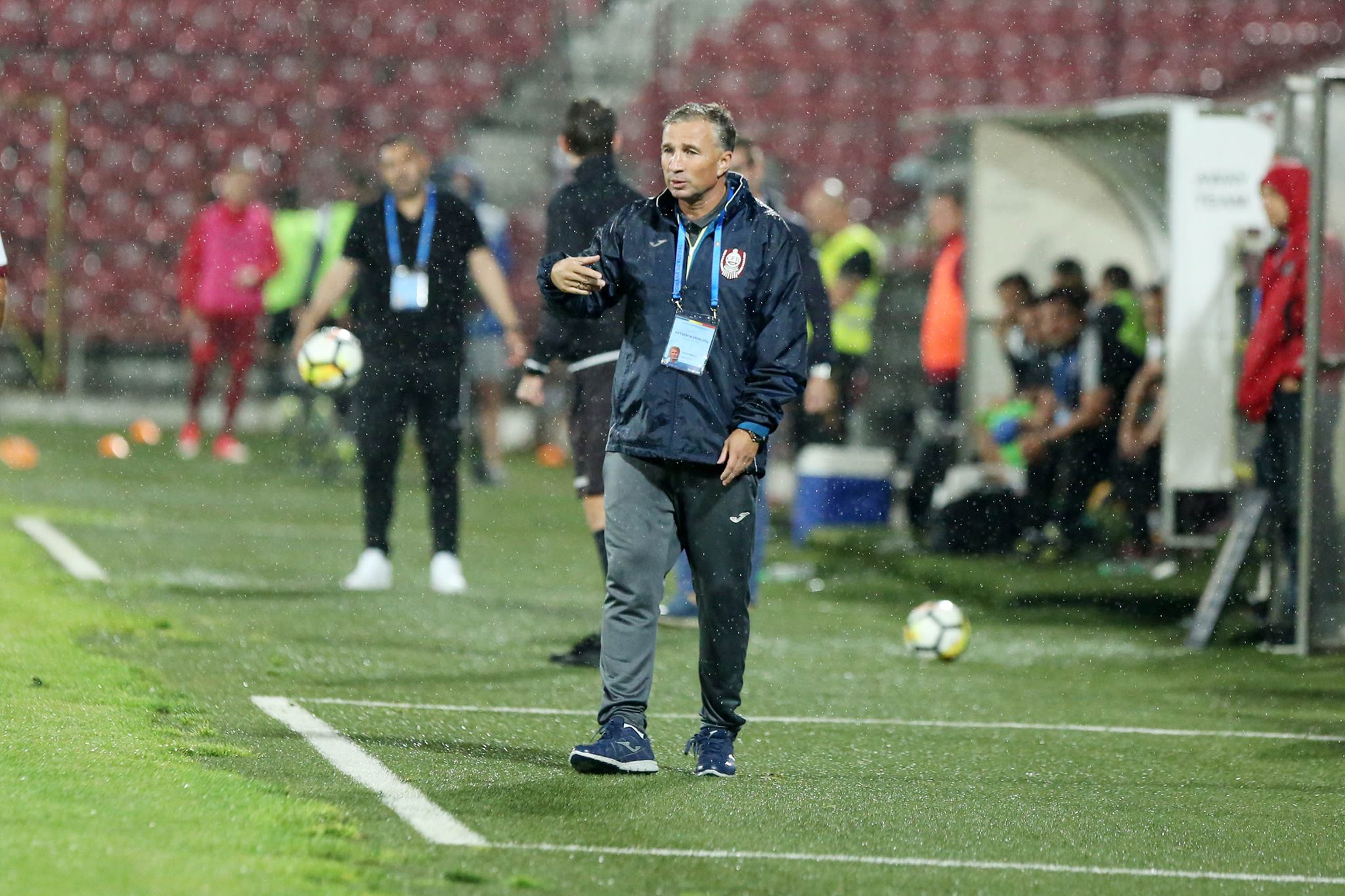 CFR Cluj - FC Voluntari 2-0. Dan Petrescu continuă războiul cu Mihai Stoica: ”Noi nu dăm pe Facebook! Să-și vadă de echipa lor”
