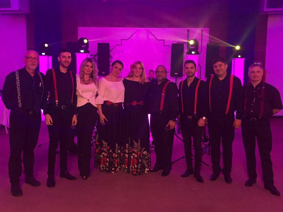 Ea este prima vedetă a familiei Coveșanu! Când Cove debuta pe sticlă, melodiile Mihaelei, sora lui, erau nelipsite la petrecerile românilor