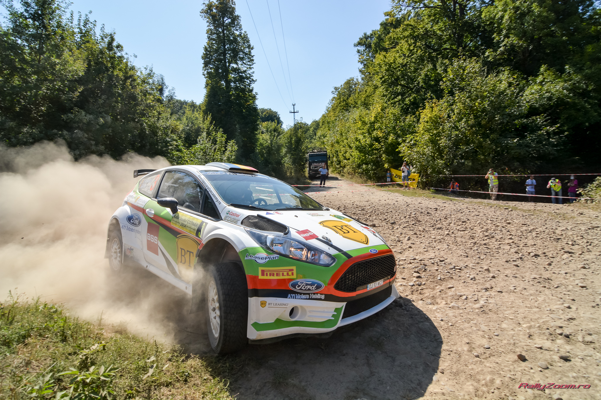 FOTO / Napoca Rally: două mașini în top 6 la Raliul Iașiului