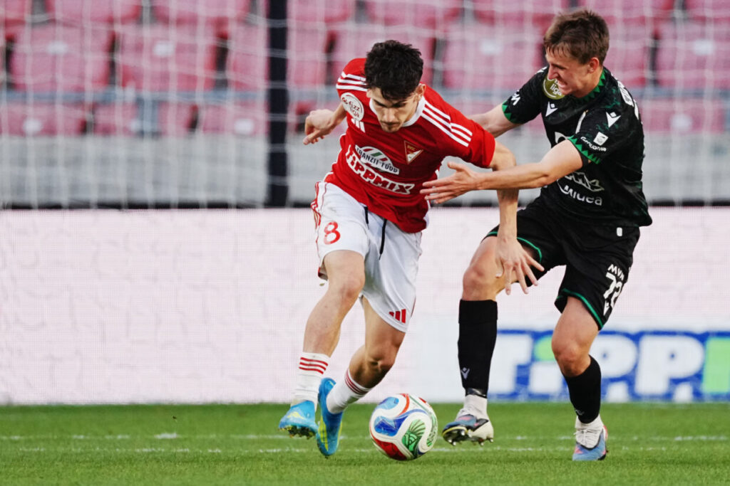 Már a stadionon kívül kirobbant a balhé: ezért nem engedték be a Fradi-szurkolók egy csoportját a debreceni lelátóra