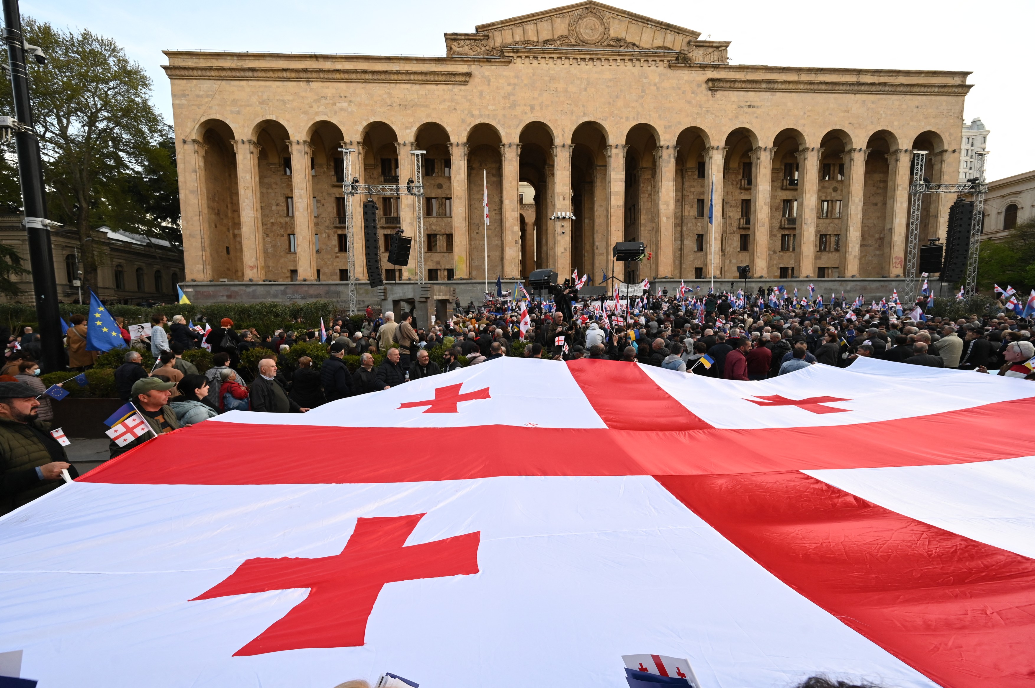 Protest antiguvernamental cu mii de oameni la Tbilisi. Guvernul georgian, acuzat de „derivă autoritară prorusă”
