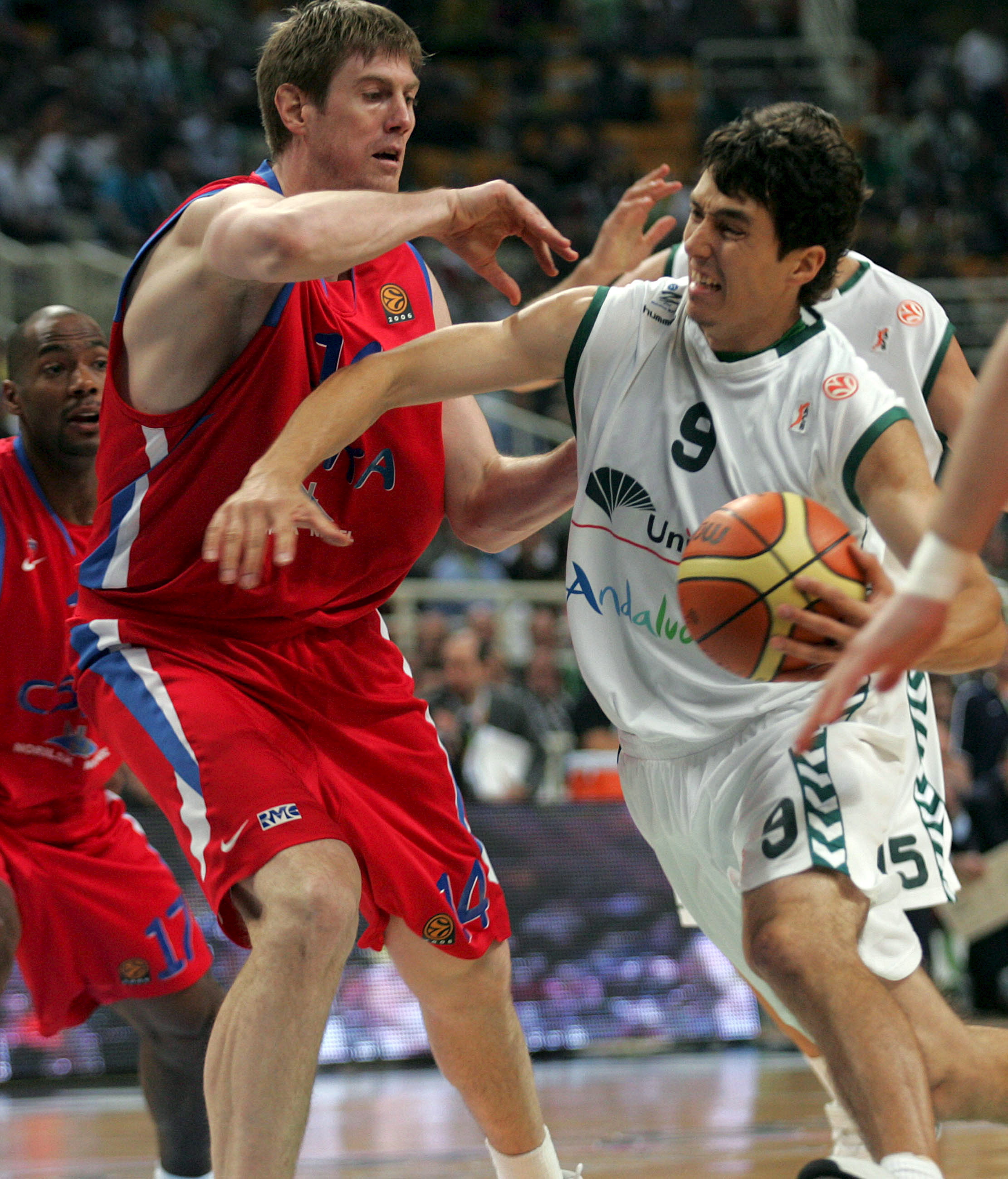 Cehul Jiri Welsch ar fi jucat golf dacă nu era baschetbalist. A evoluat 4 ani în NBA, dar nu se mai uită la meciuri! A făcut pe omul-păianjen! / VIDEO