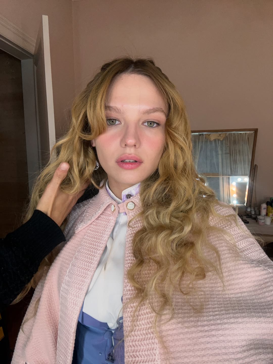 Actrița de la Kanal D comparată cu Gigi Hadid. Ce secrete de frumusețe are Nilsu Berfin Aktaș