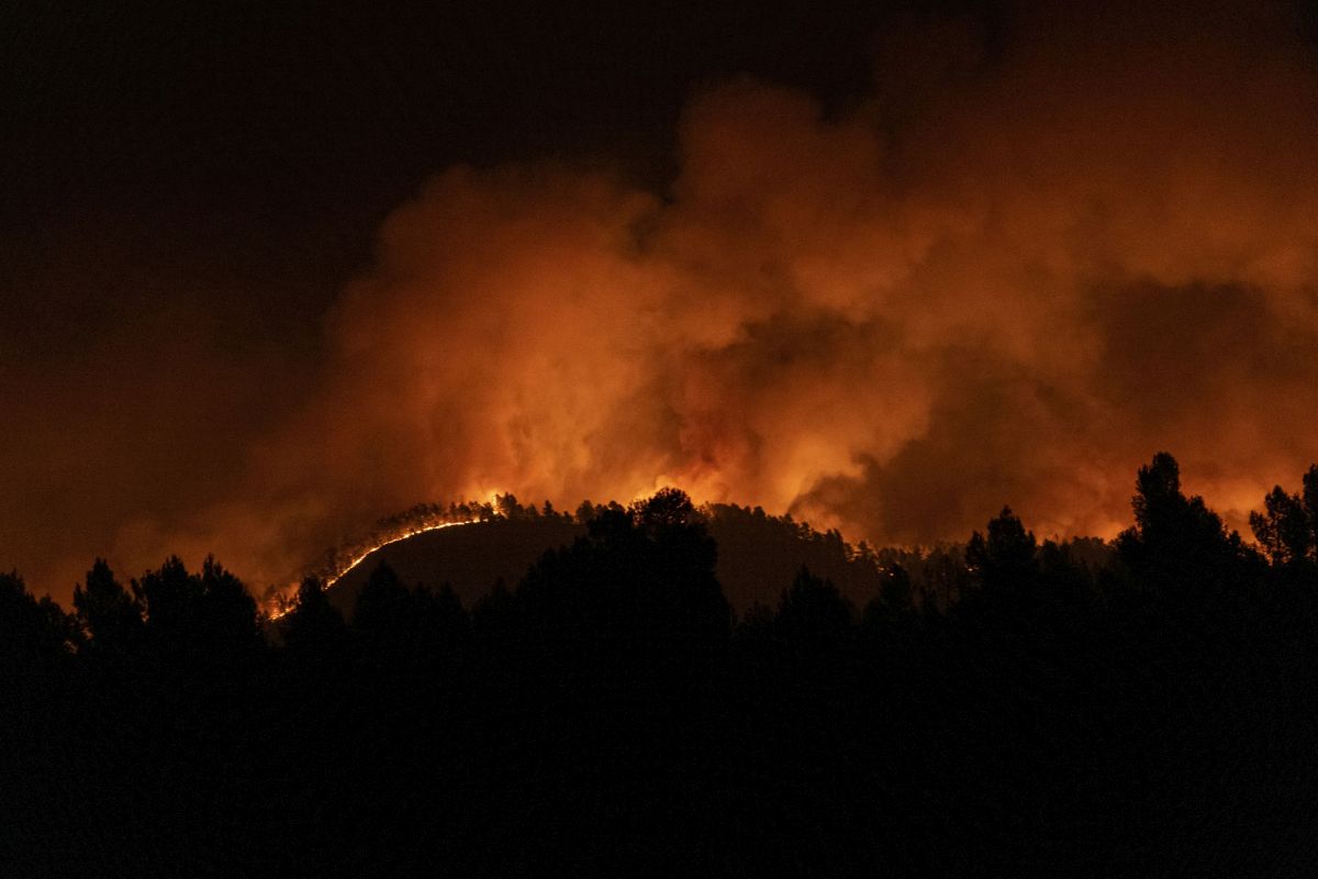 Spania se confruntă cu primul incendiu major de vegetație din acest an. Peste 3.000 de hectare de pădure sunt afectate