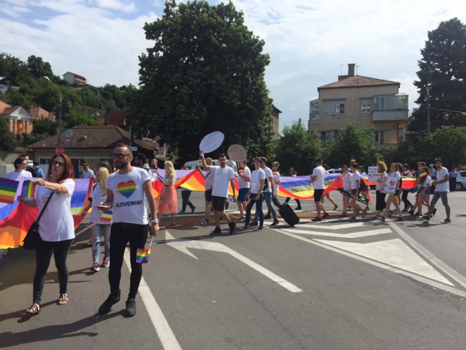 UPDATE: Reacția actriței din Cluj, după ce a fost săltată de jandarmi. „De ce sunt acuzată de violență când nu am fost violentă”