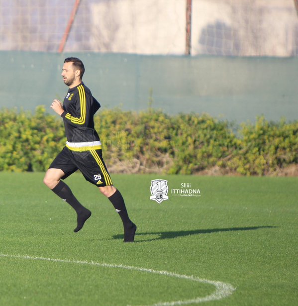 Victor Pițurcă scoate untul din fotbaliștii săi pe plaja din Dubai / GALERIE FOTO