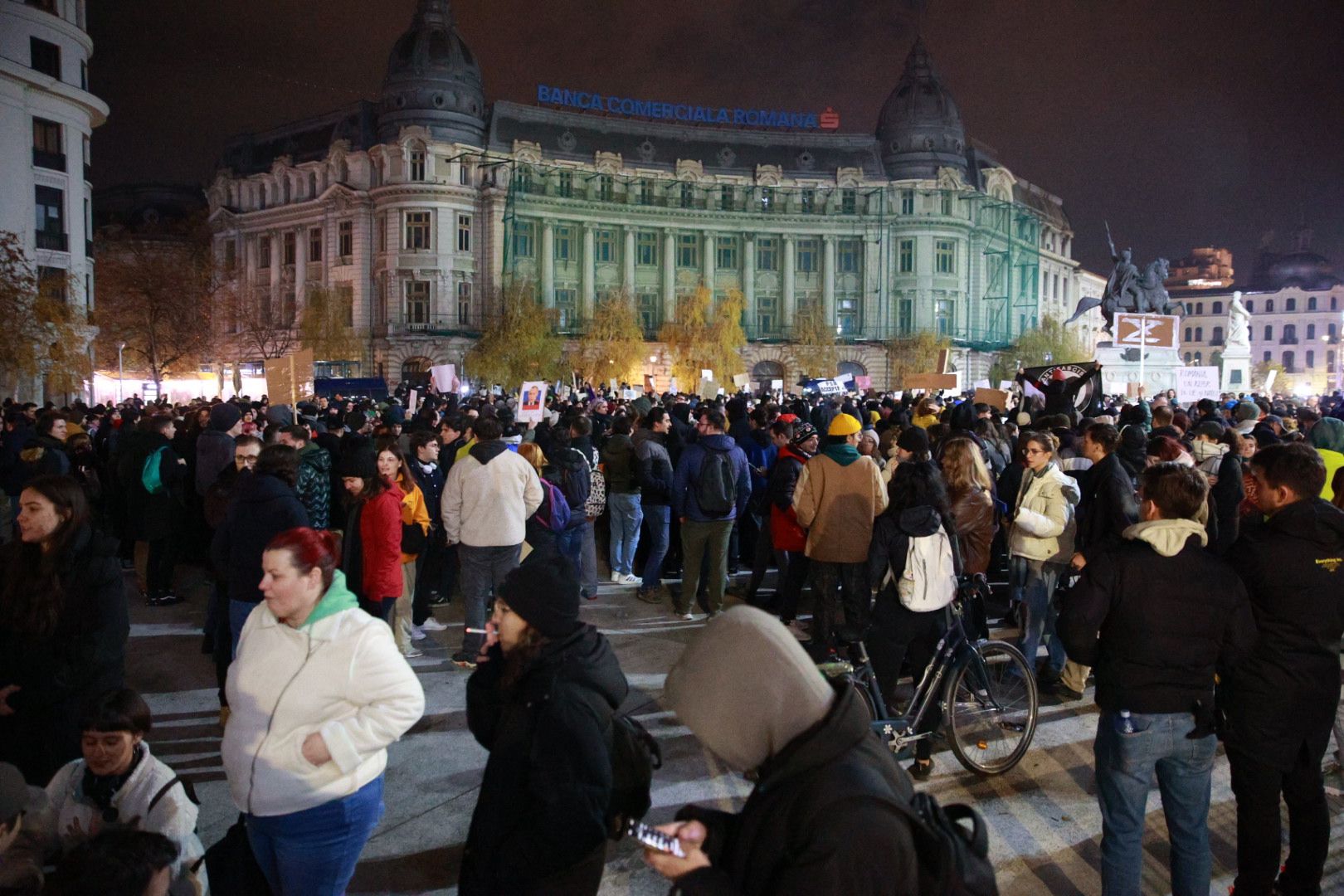 Protest la București, împotriva lui Călin Georgescu. „Vrem răspunsuri clare, nu dezinformare”