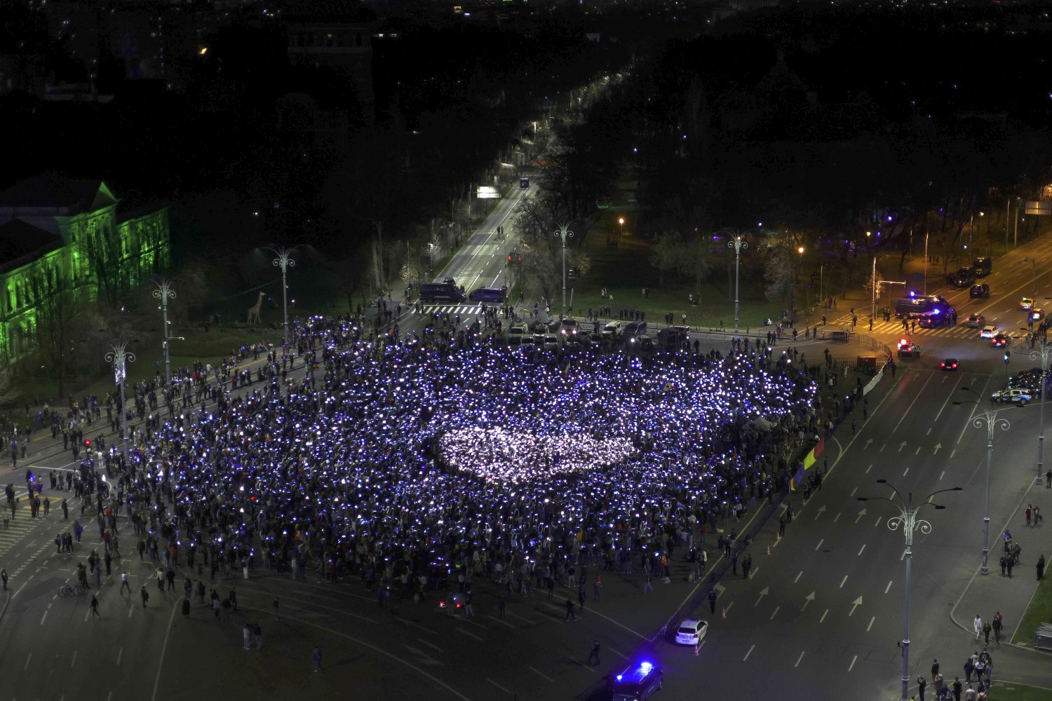 Coregrafie ca pe stadioane la mitingul EuRo Manifest, în Piața Victoriei din București