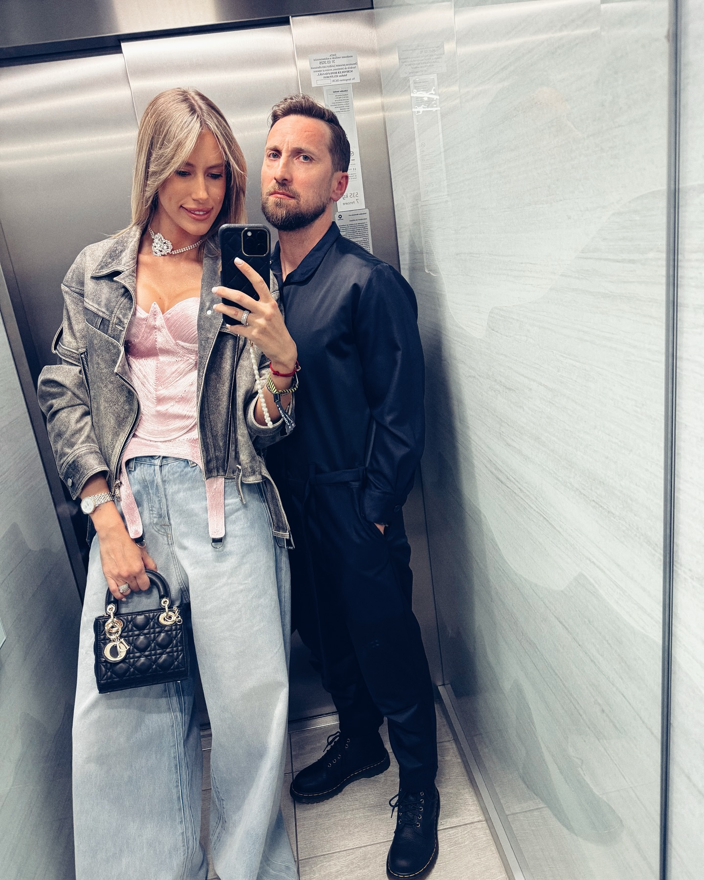 Imagini adorabile cu băiețelul lui Dani Oțil și al Gabrielei Prisăcariu. Tiago îi calcă pe urme tatălui său