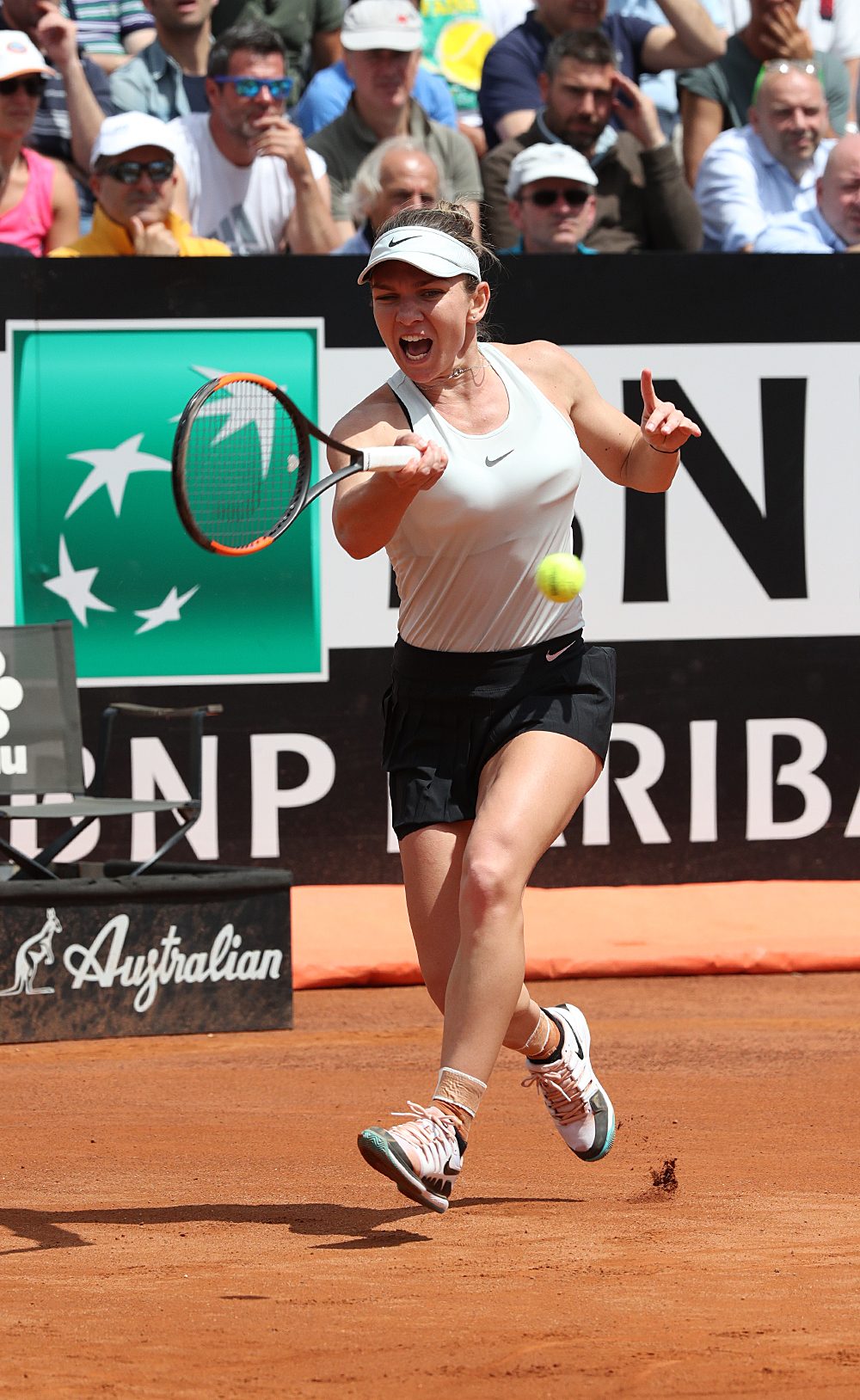 LIVETEXT Simona Halep - Naomi Osaka, în turul II la Roma. Liderul WTA și-a zdrobit adversara. Simo, clip haios! / VIDEO