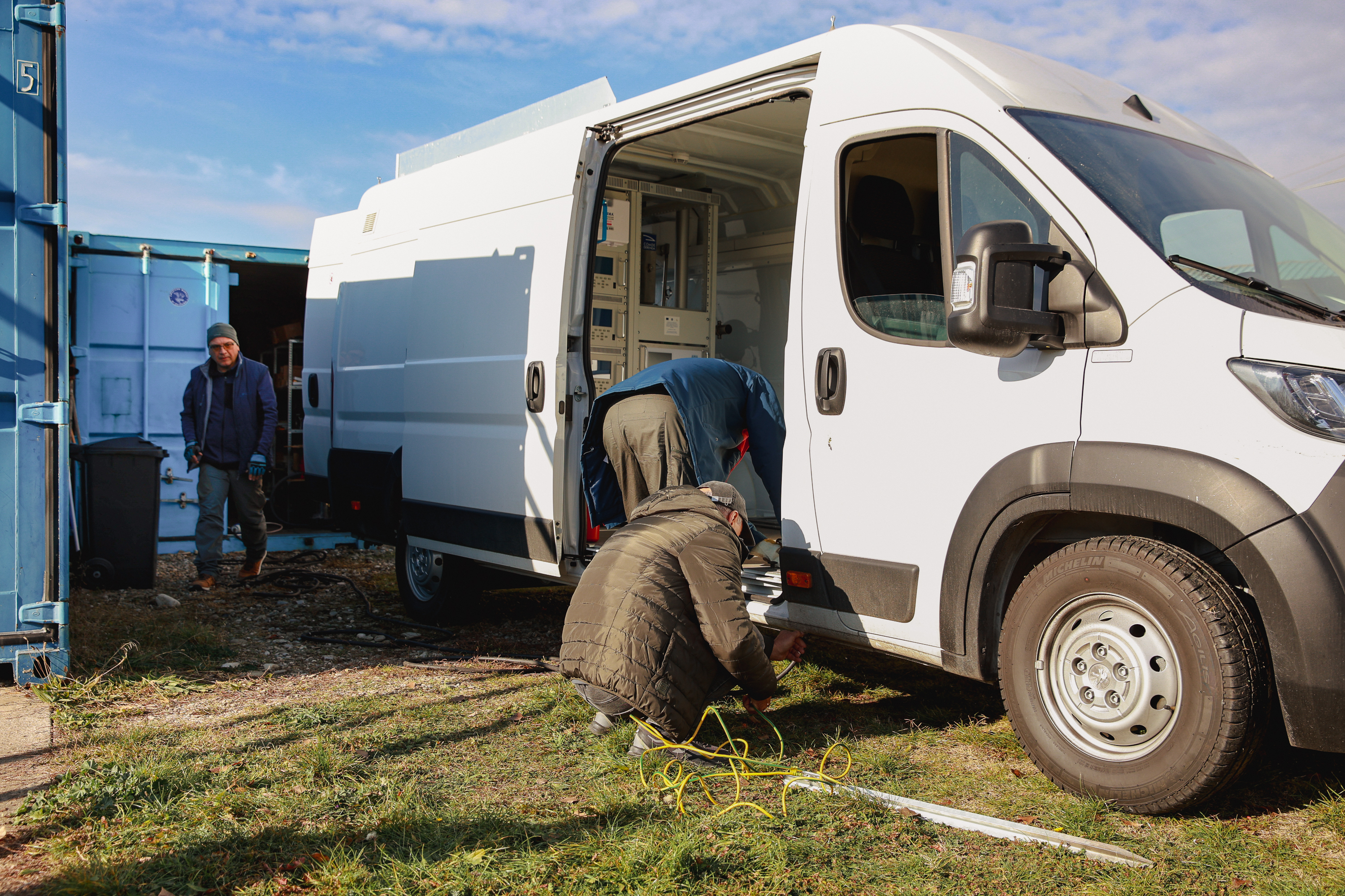 Reacția autorităților de mediu din Prahova la poluarea din Valea Călugărească: APM testează aerul lângă stația de eliminare a deșeurilor periculoase din Pantazi
