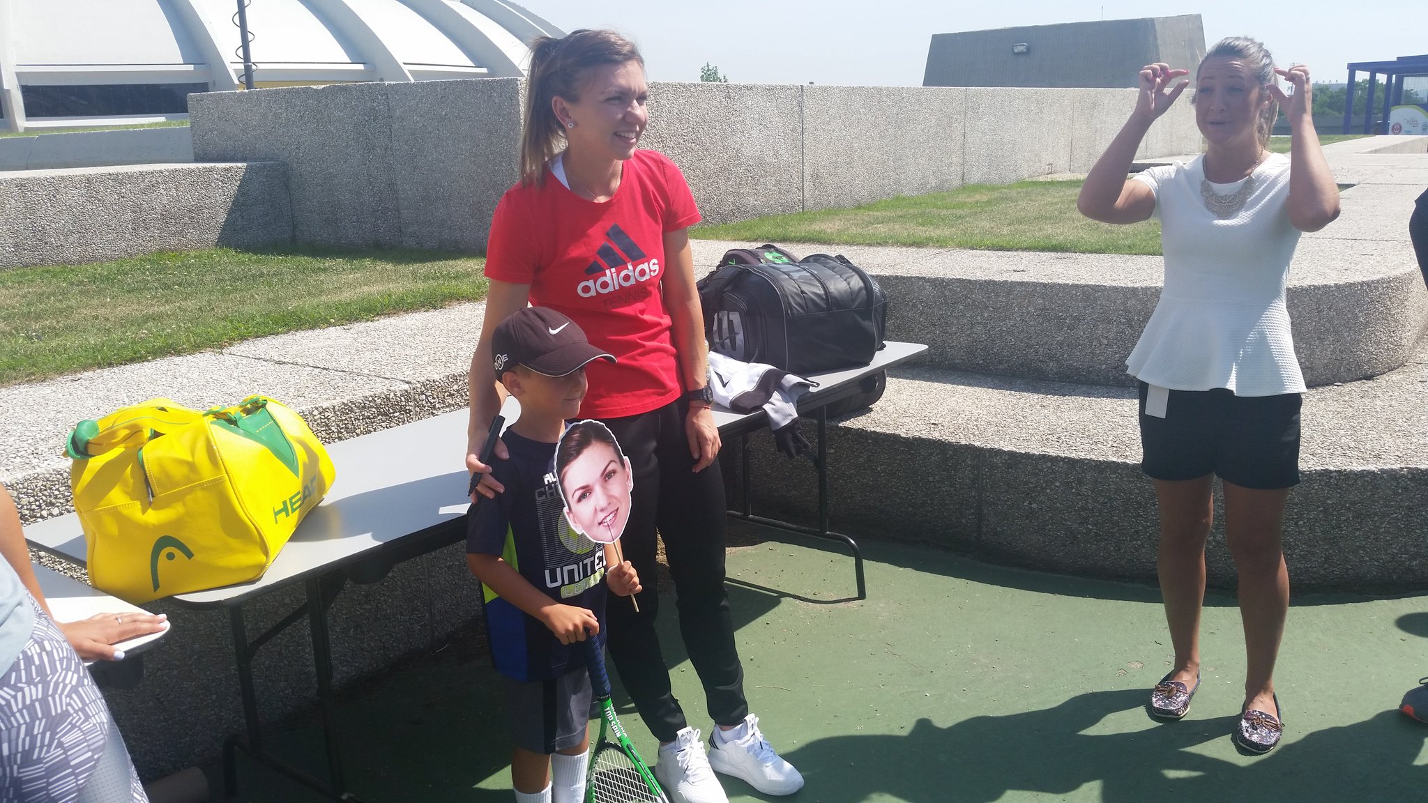 Simona Halep a ajuns la Montreal pentru turneul Rogers Cup. Tenismena are întâlnire cu o mare campioană / GALERIE FOTO