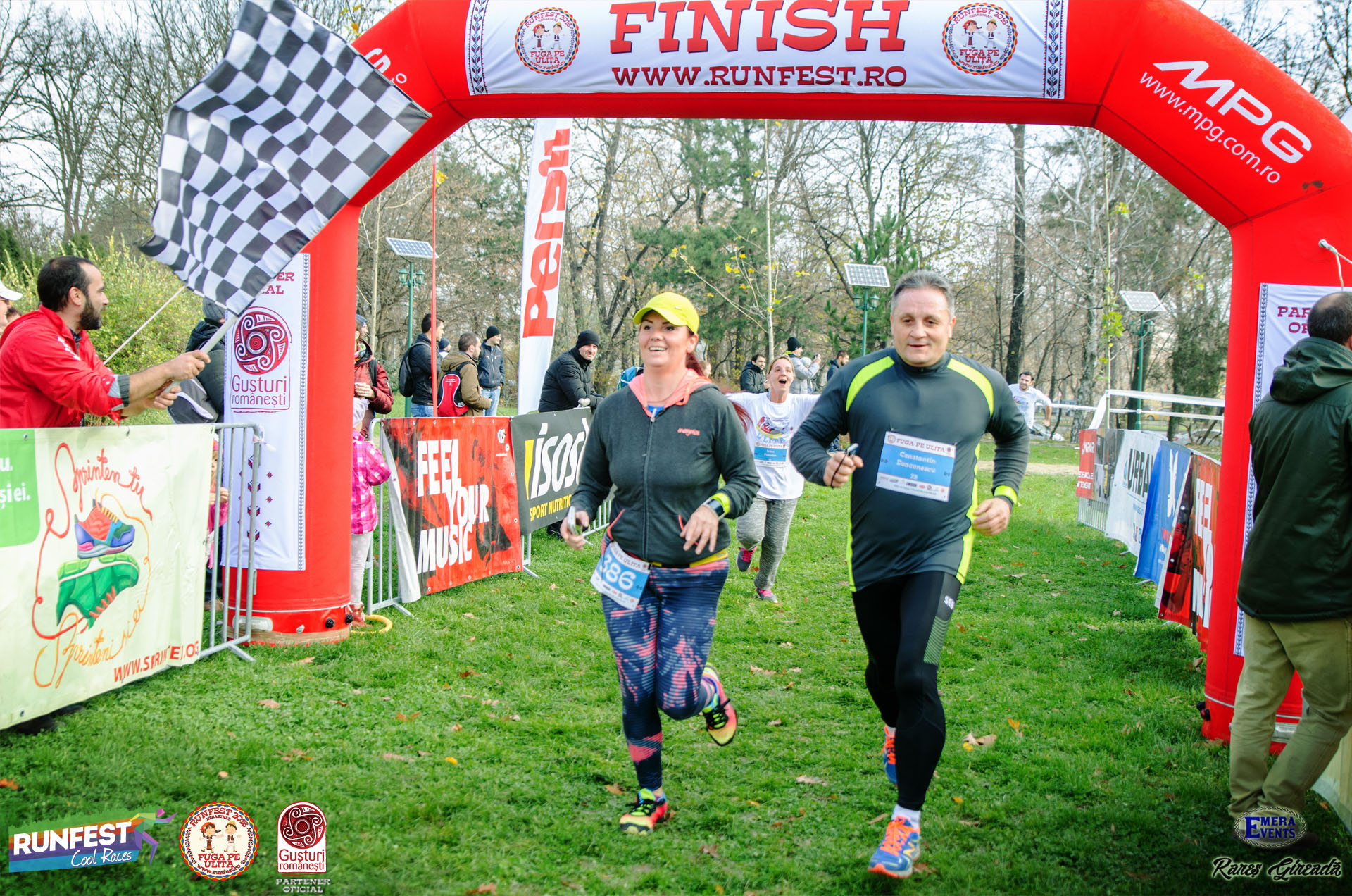 Jocurile copilăriei la RUNFEST - Fuga pe uliță. Sute de concurenți s-au bucurat de o cursă distractivă / GALERIE FOTO